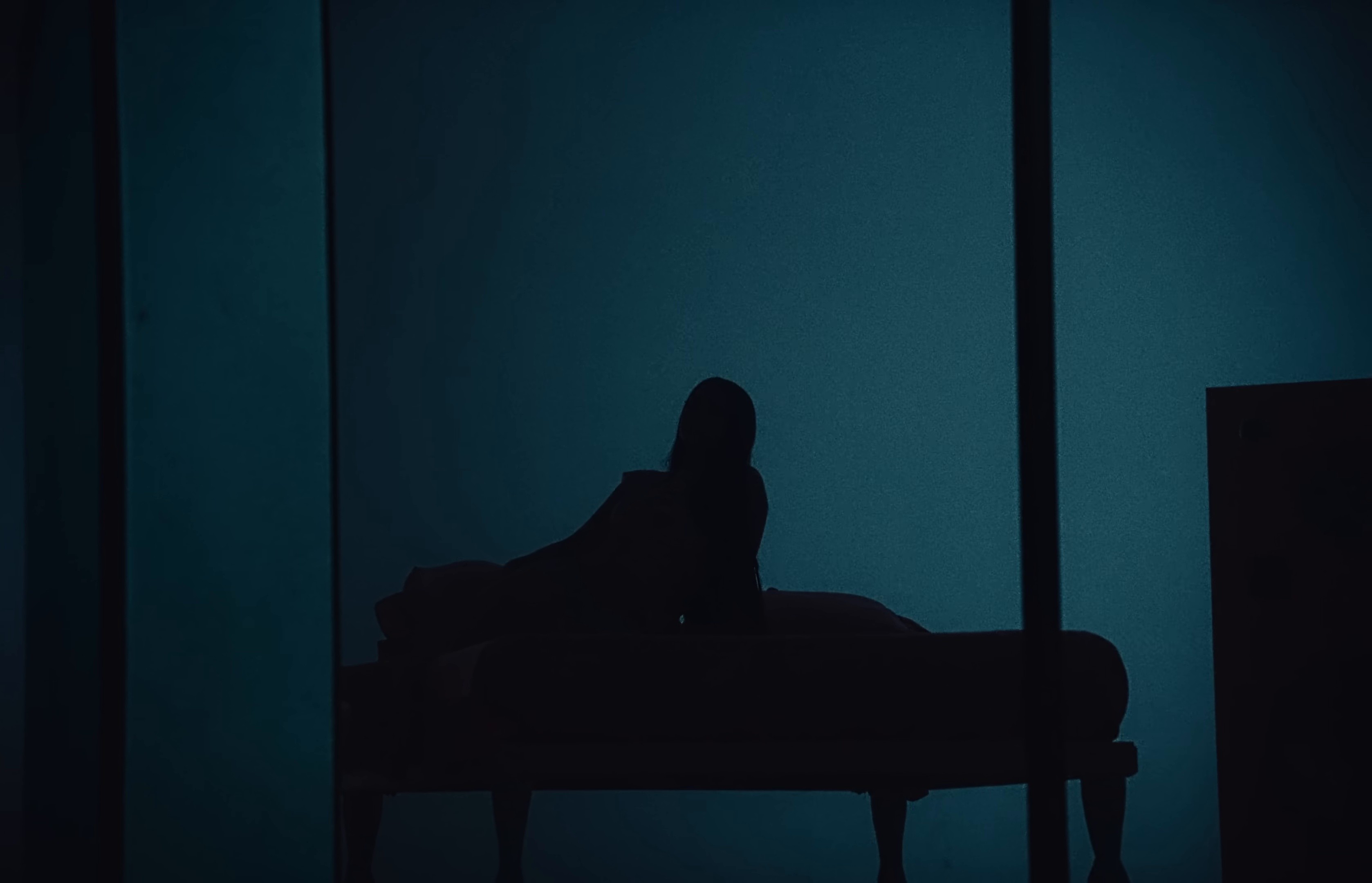 Mi KAMA (2024) —  shot,  lighting