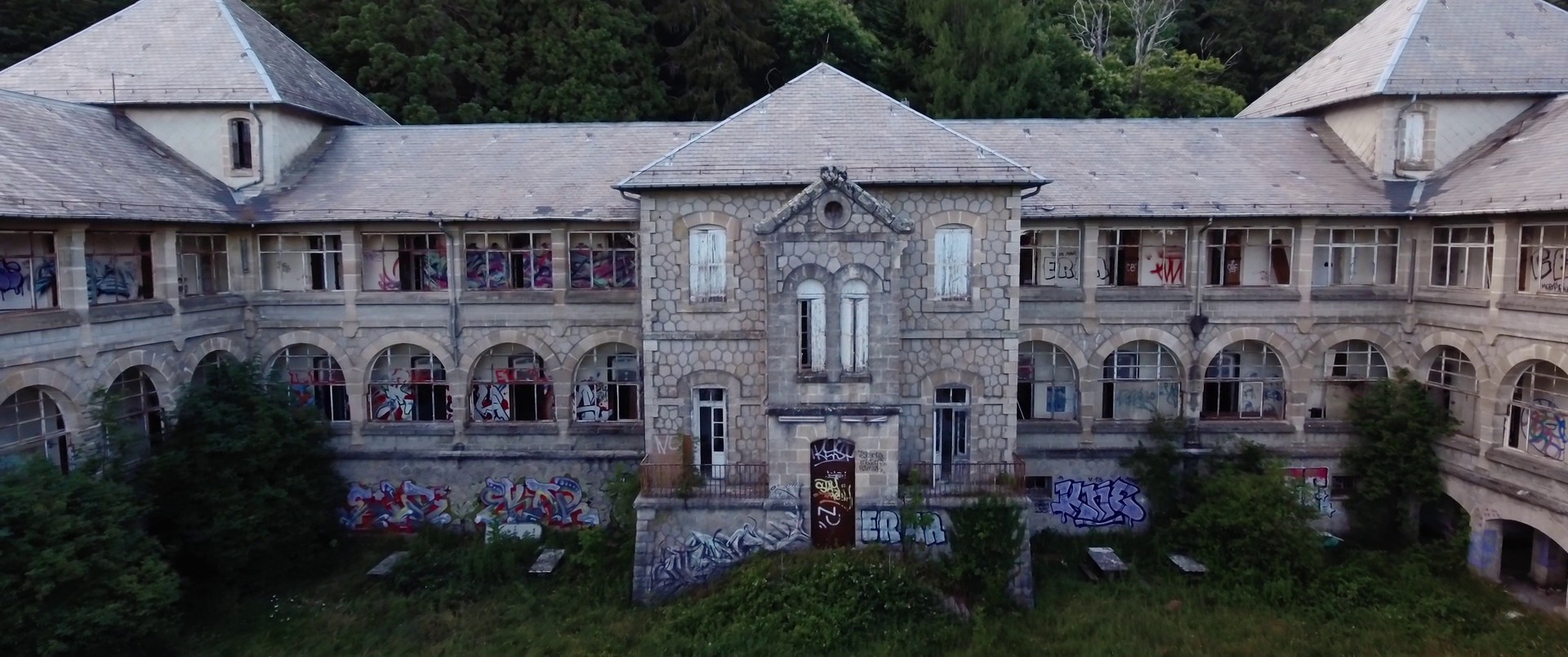 The Deep House (2021) —  shot,  lighting