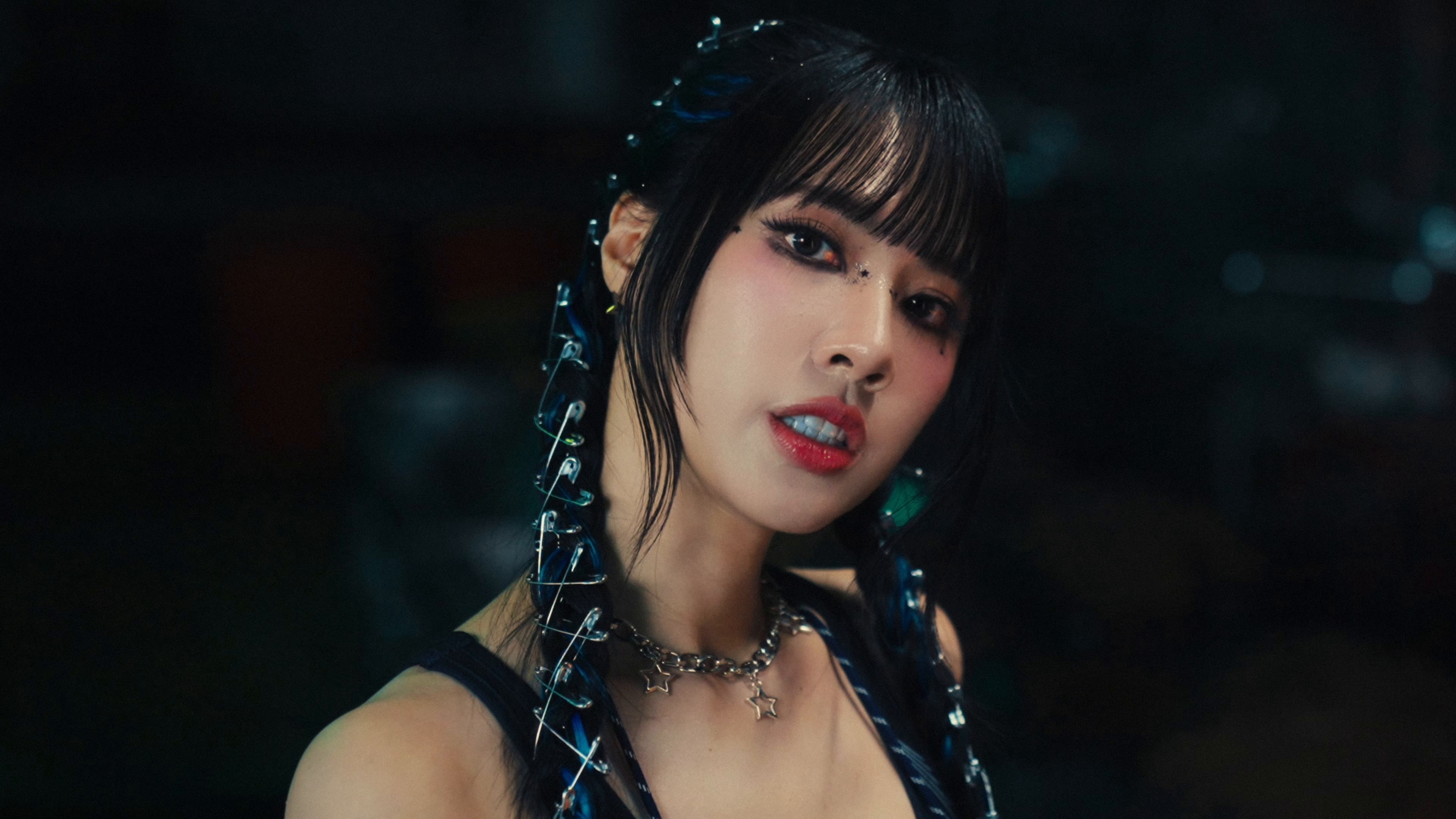 DOU YI DOU (2026) —  shot,  lighting