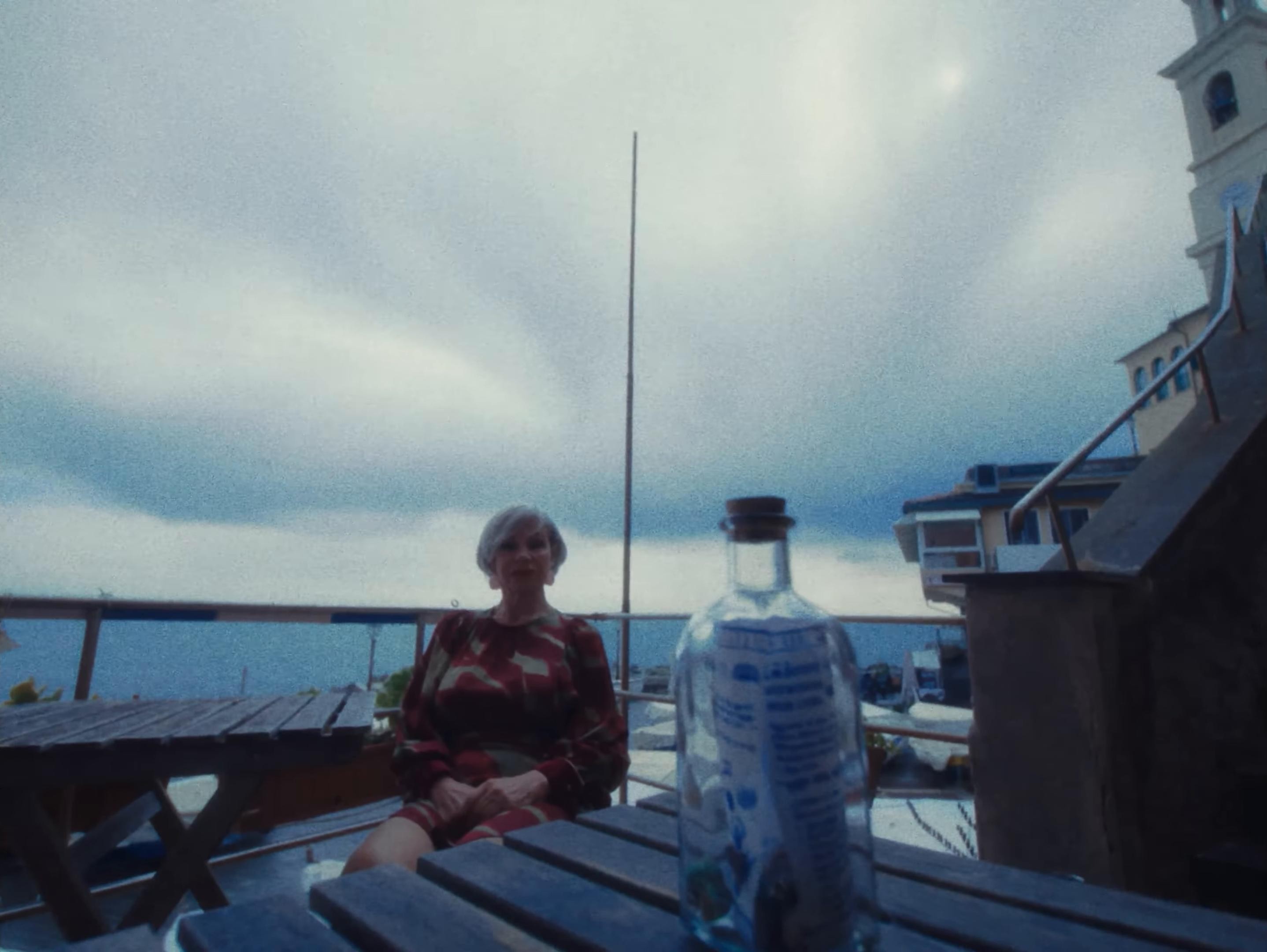 Bottiglie Vuote (2025) —  shot,  lighting