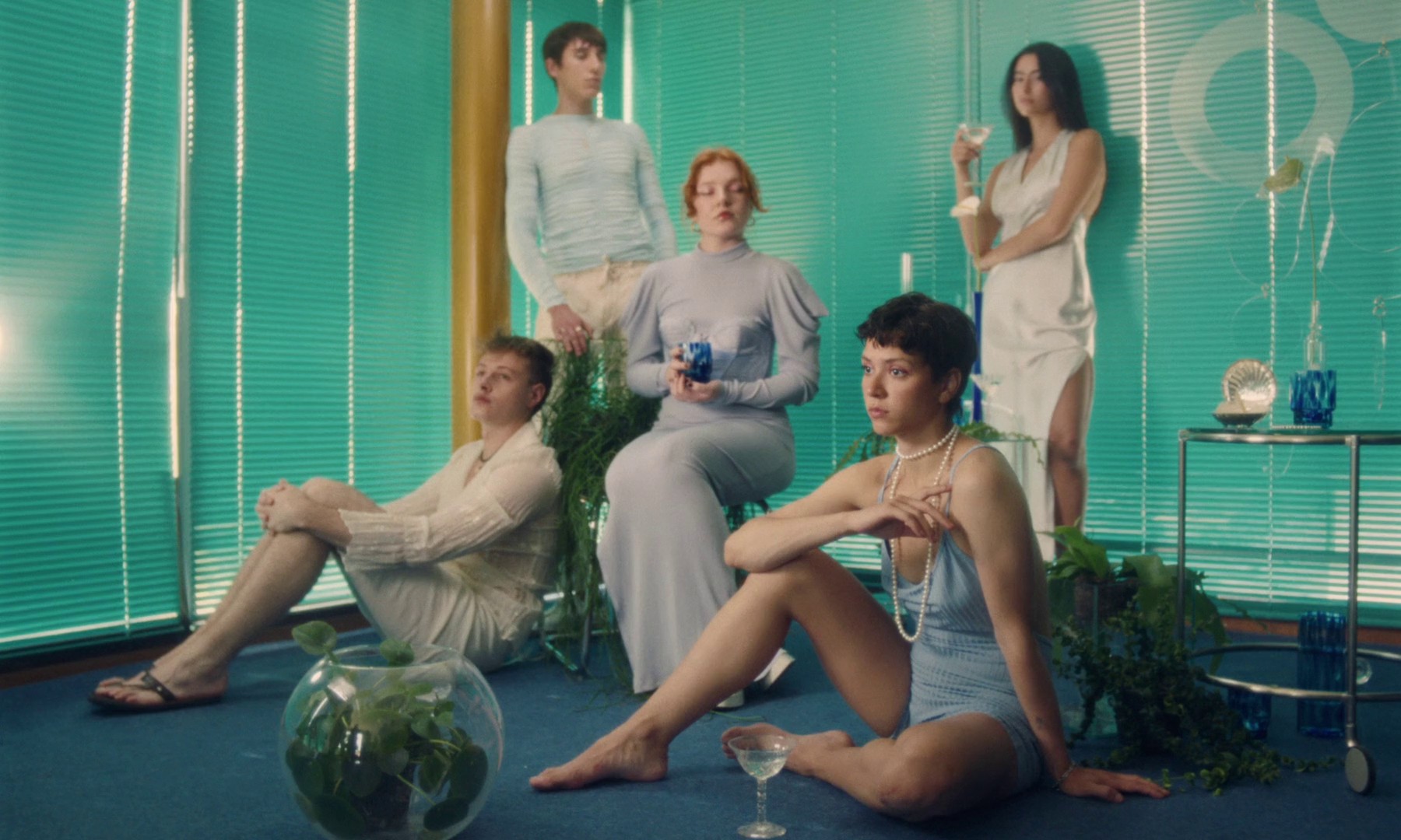 MUCHA DIVERSIÓN (2024) —  shot,  lighting