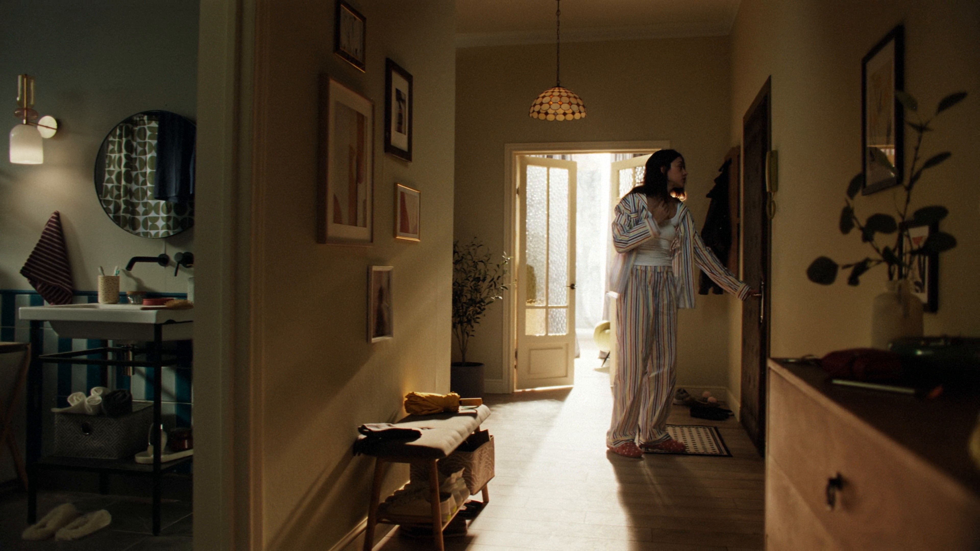 Yandex Eda (2025) —  shot,  lighting