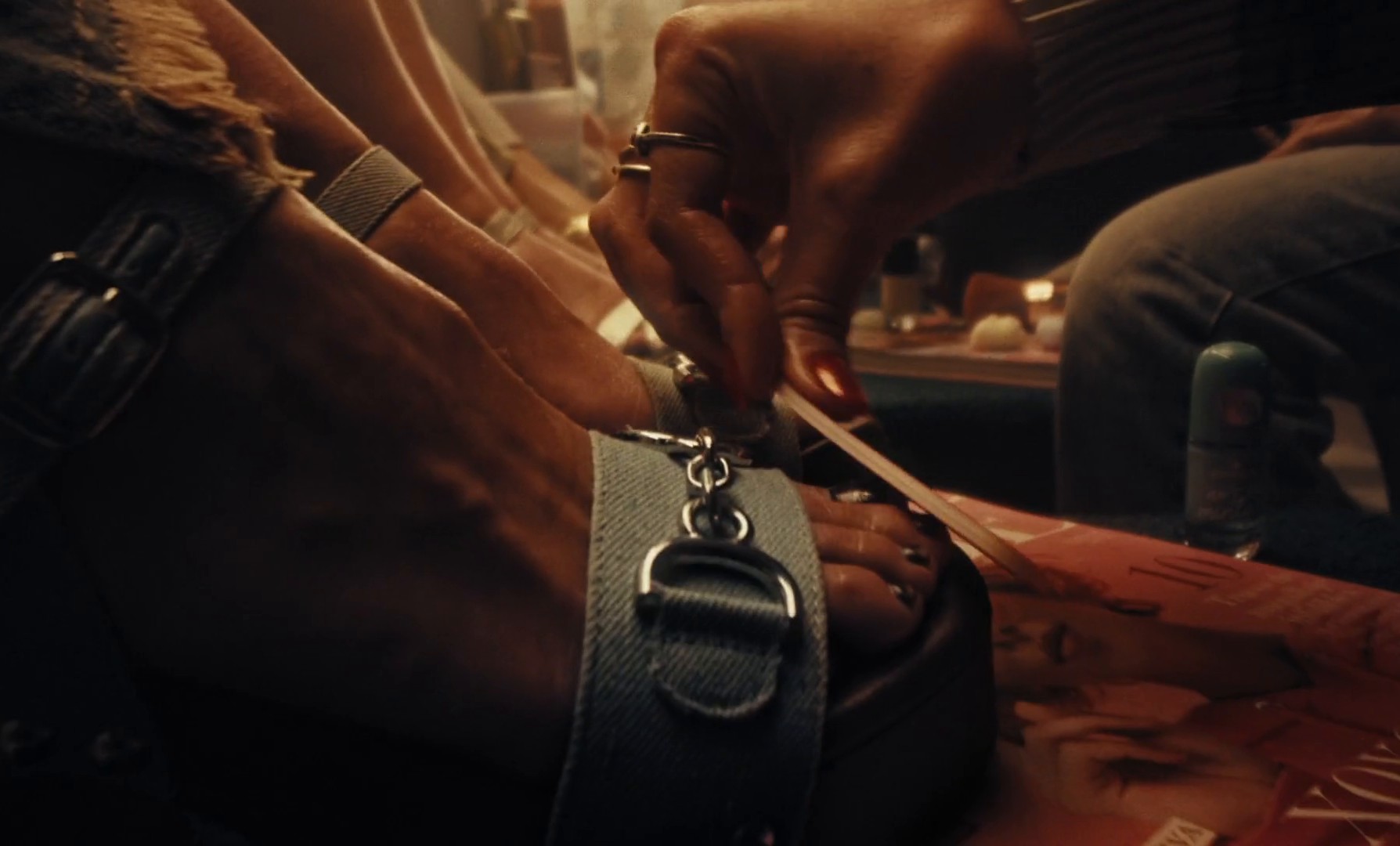 DEICHMANN + No es fácil decir (2024) —  shot,  lighting