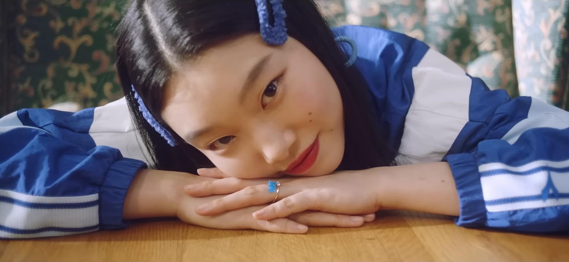 디아도라 23SS 배윤영 브랜드 필름(diadora x Mulan Bae) (2023) —  shot,  lighting