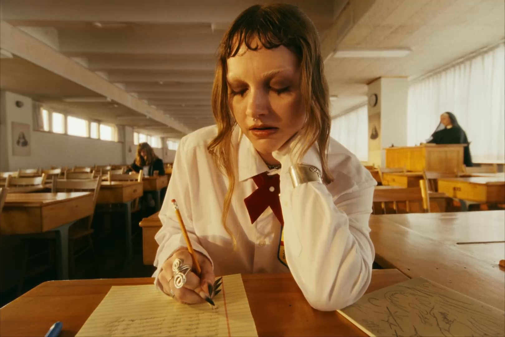 n'as tu jamais vu d'oiseaux?  (Clip Officiel) (2025) —  shot,  lighting