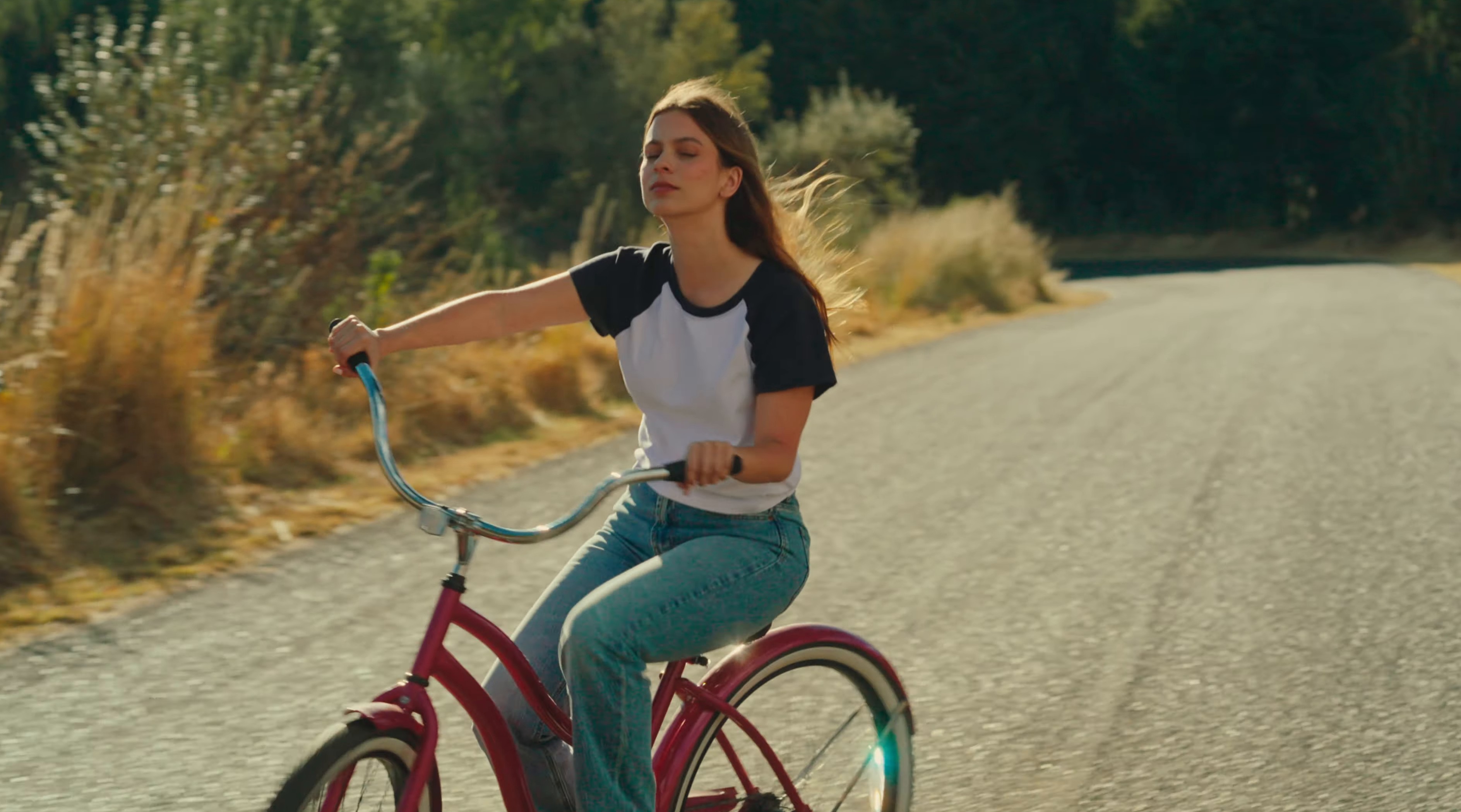 Complicado (2024) —  shot,  lighting