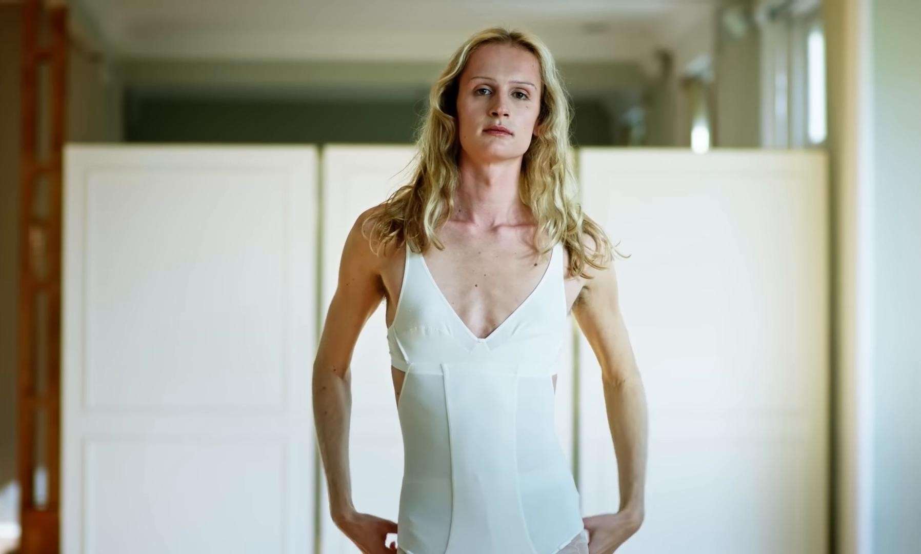 tiene que ser más fácil (2025) —  shot,  lighting