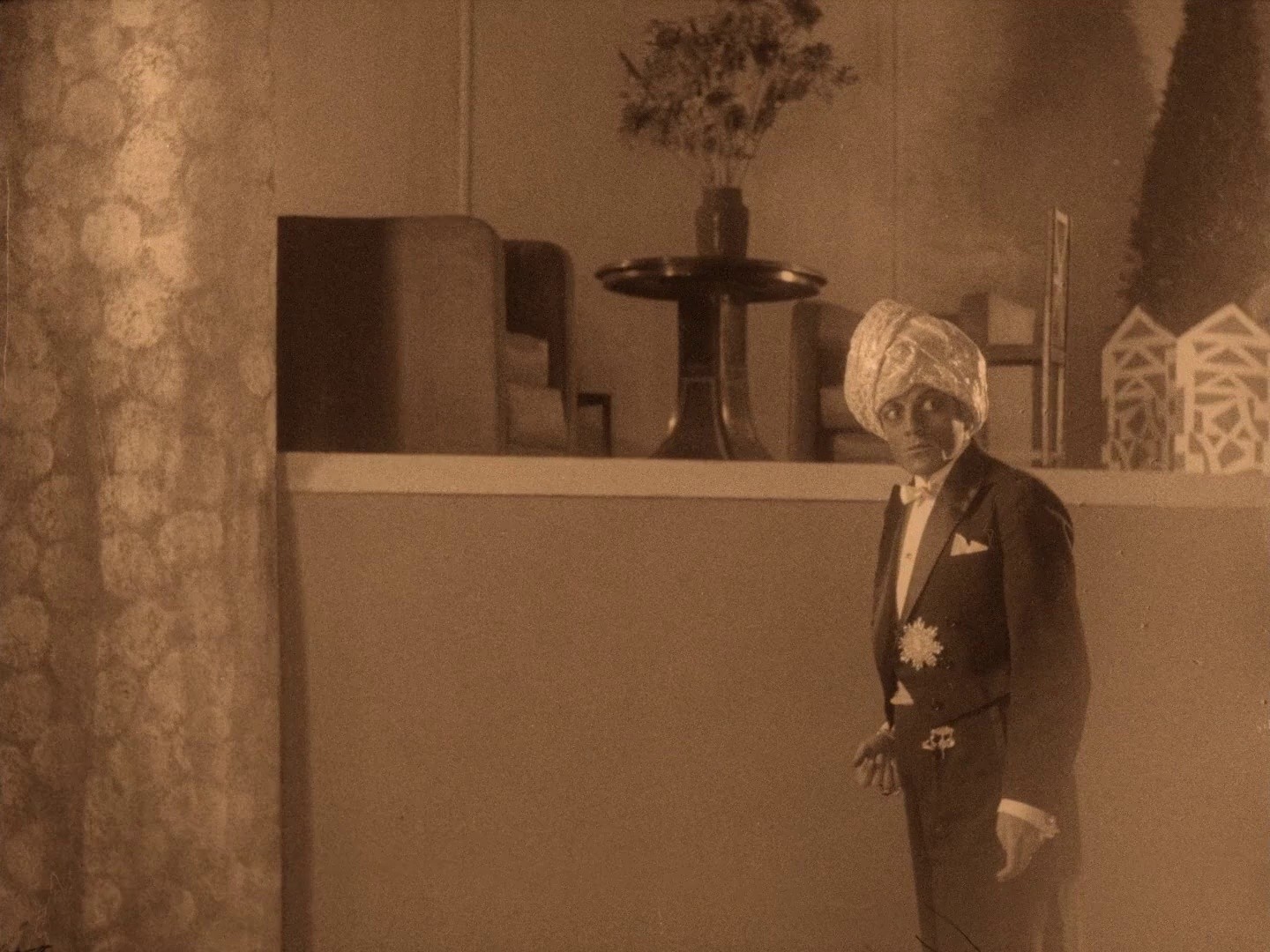 L'inhumaine (1924) —  shot,  lighting