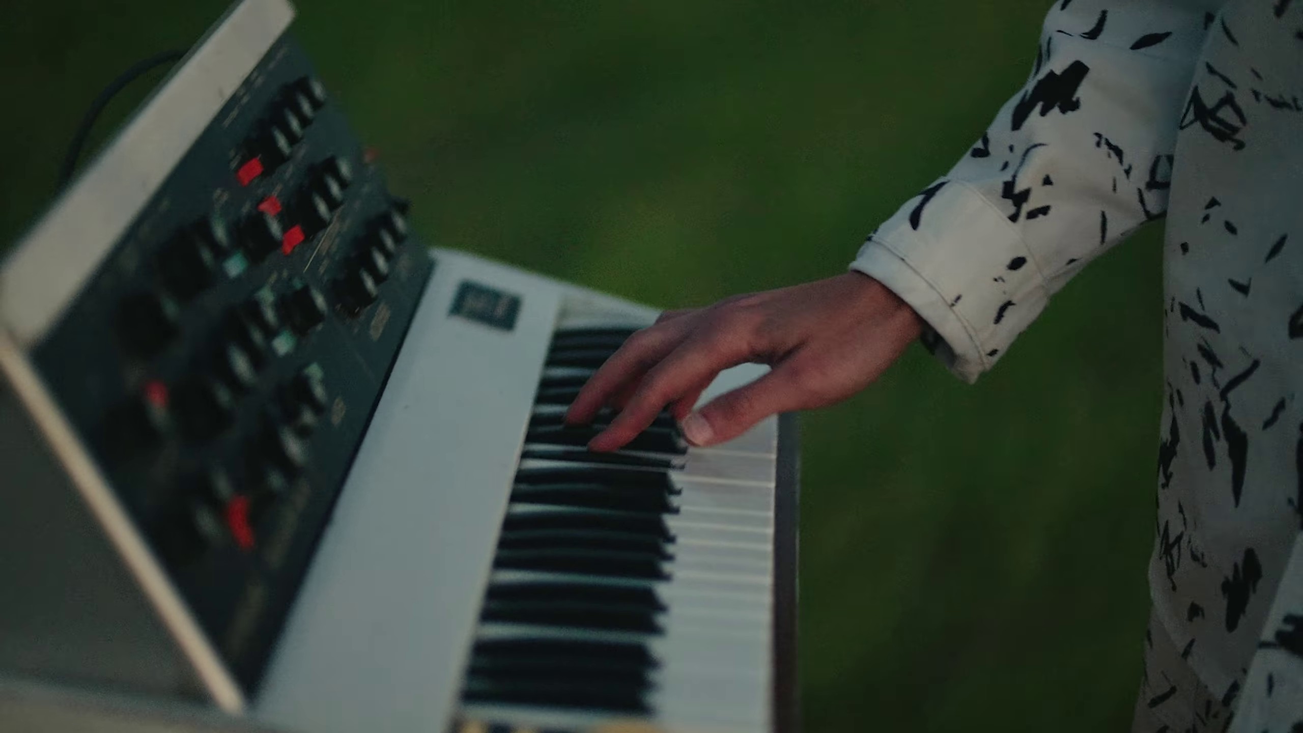 Skyline (2022) —  shot,  lighting