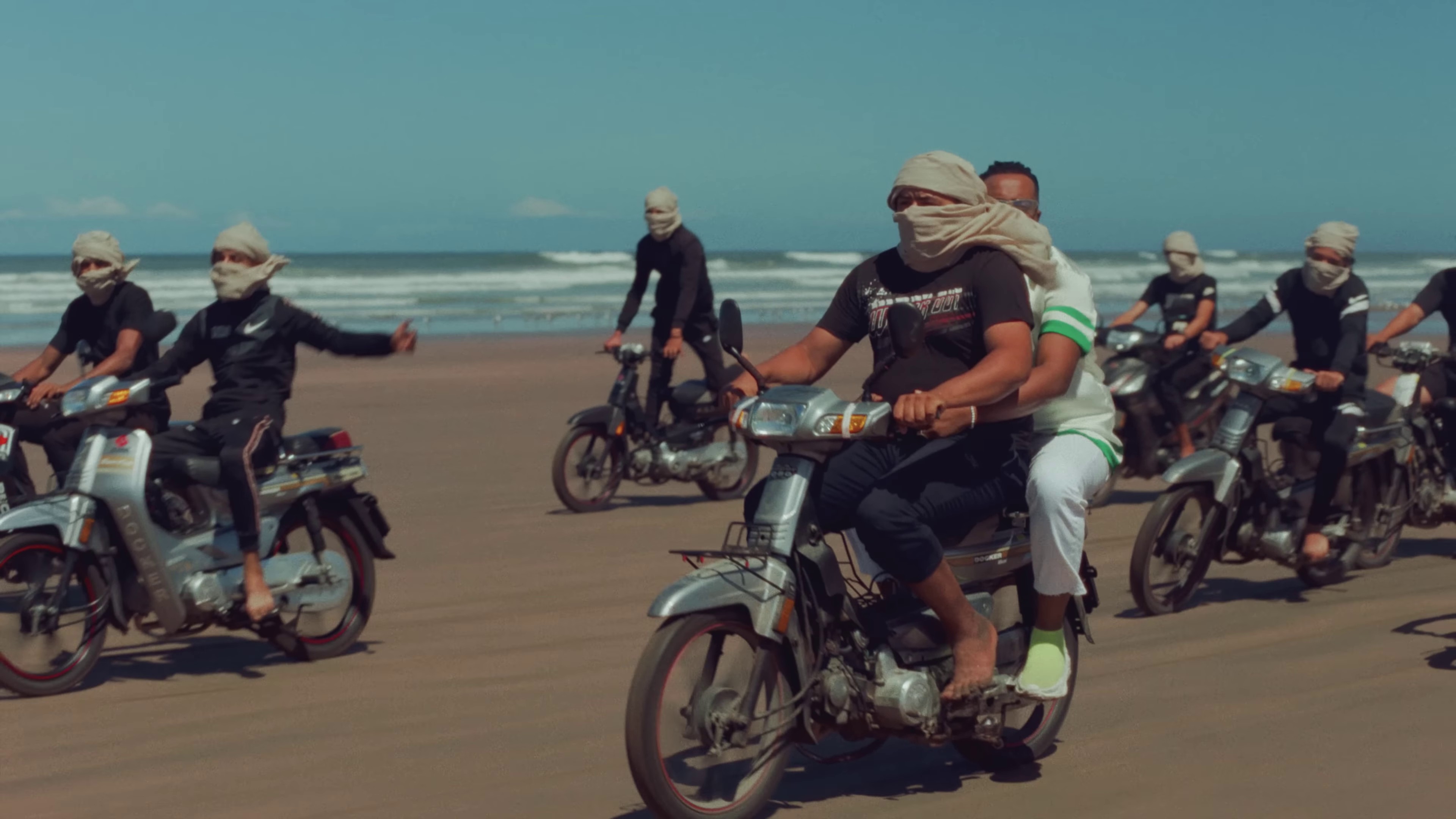 MOUJA (2022) —  shot,  lighting