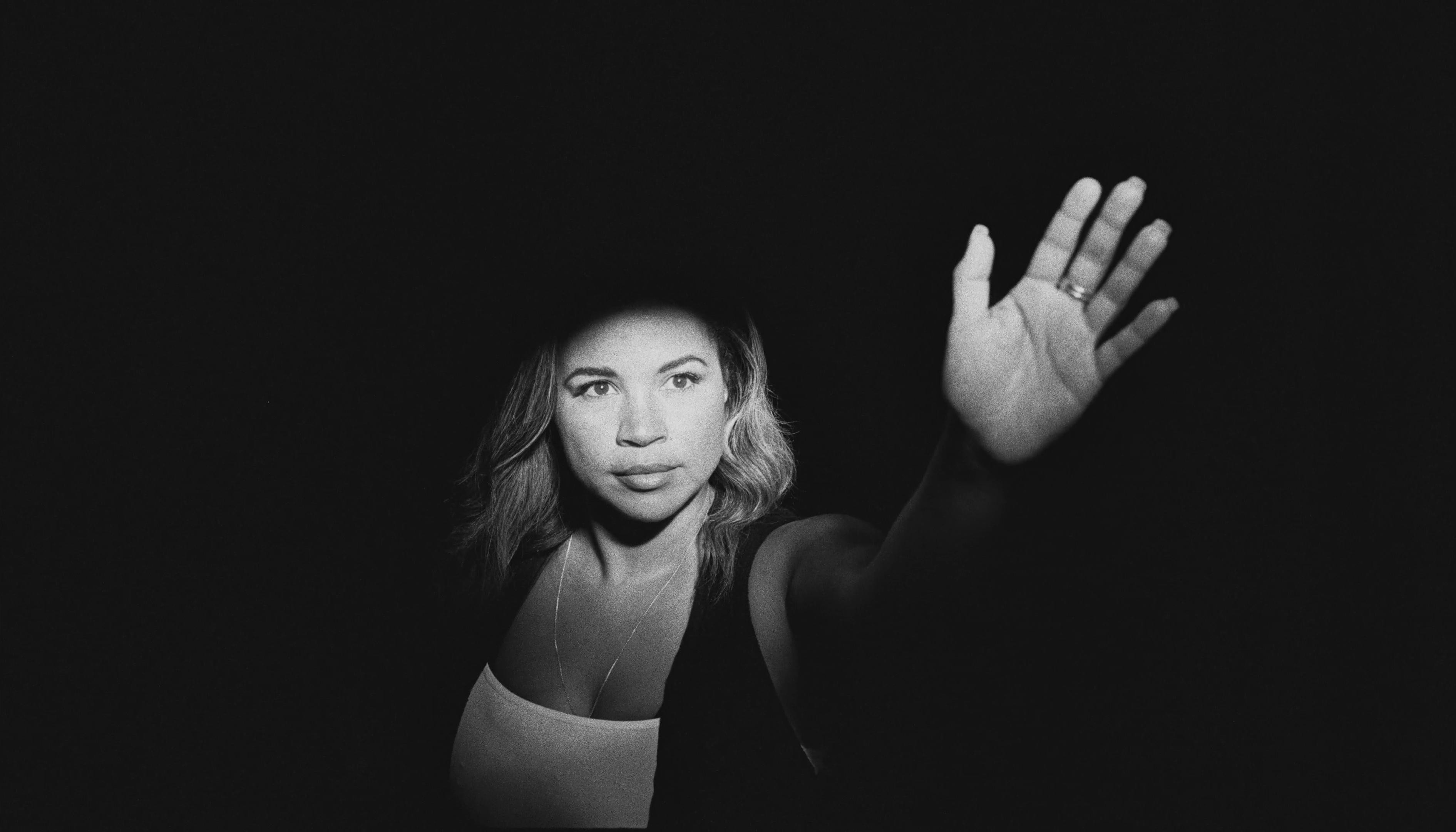 PEARL CADILLAC (2019) —  shot,  lighting