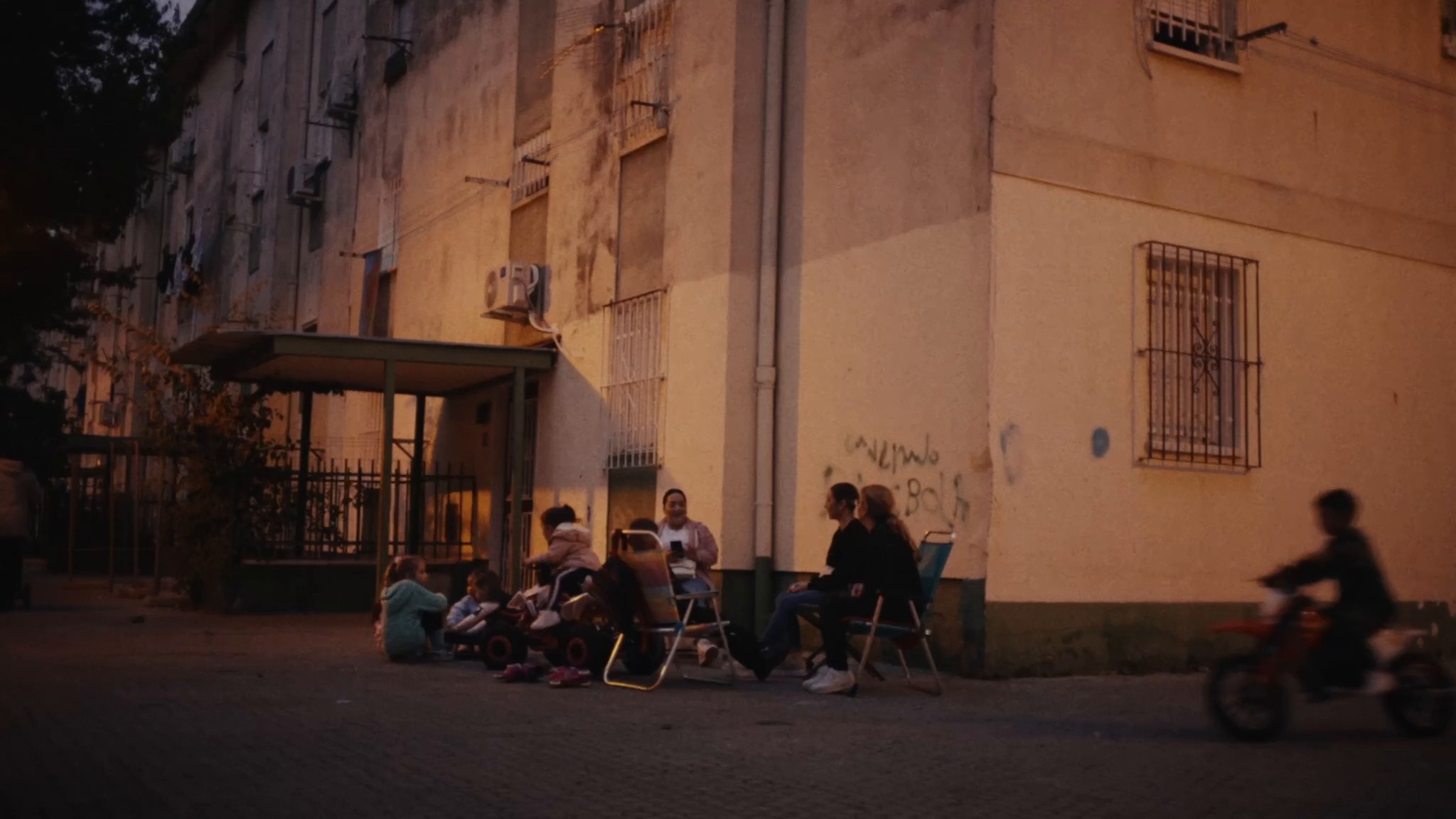 Mi Superona (2026) —  shot,  lighting