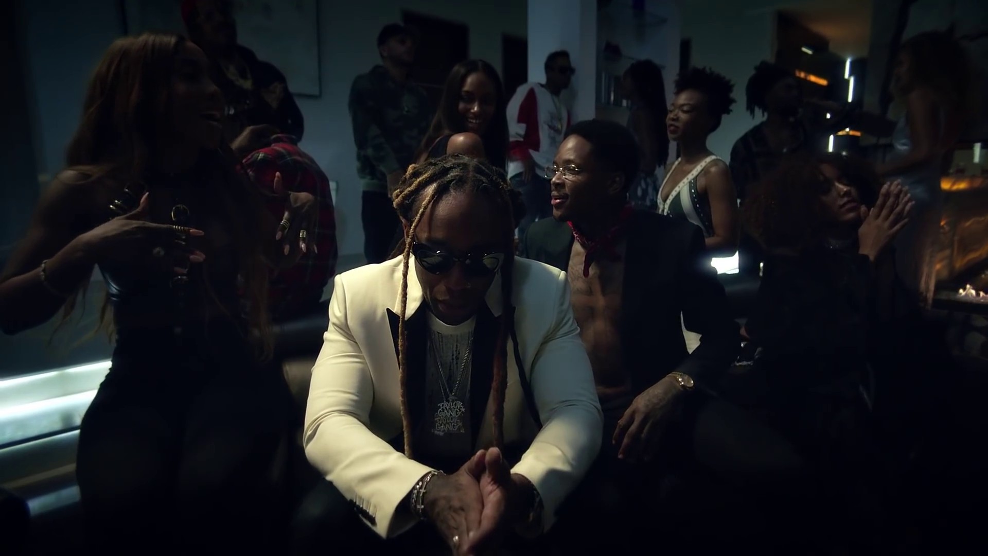 Love U Better (2017) —  shot,  lighting