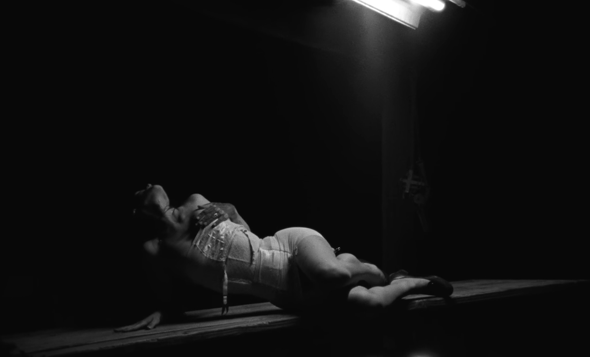 Vacillator (2025) —  shot,  lighting