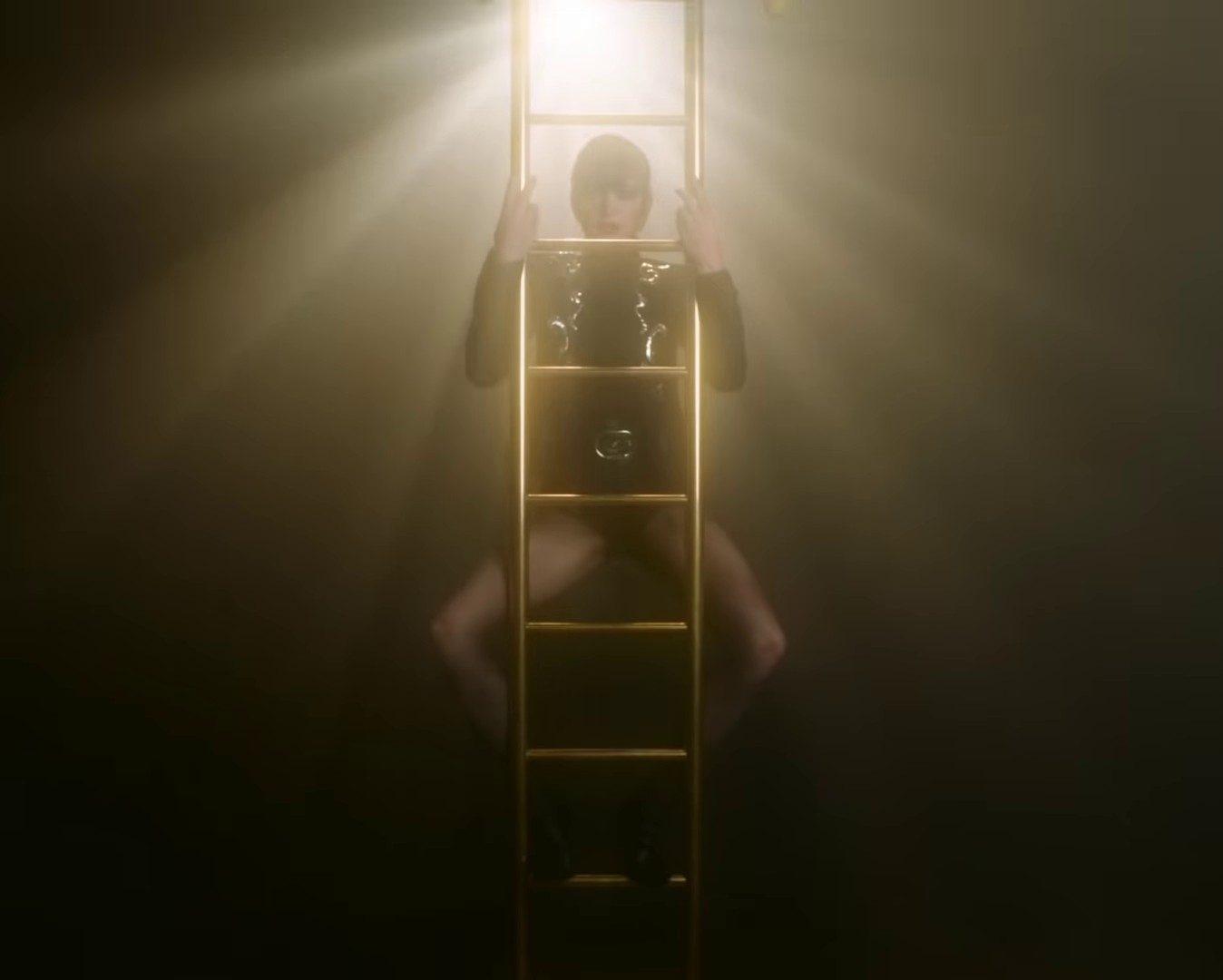 Masque d'or  (2021) —  shot,  lighting