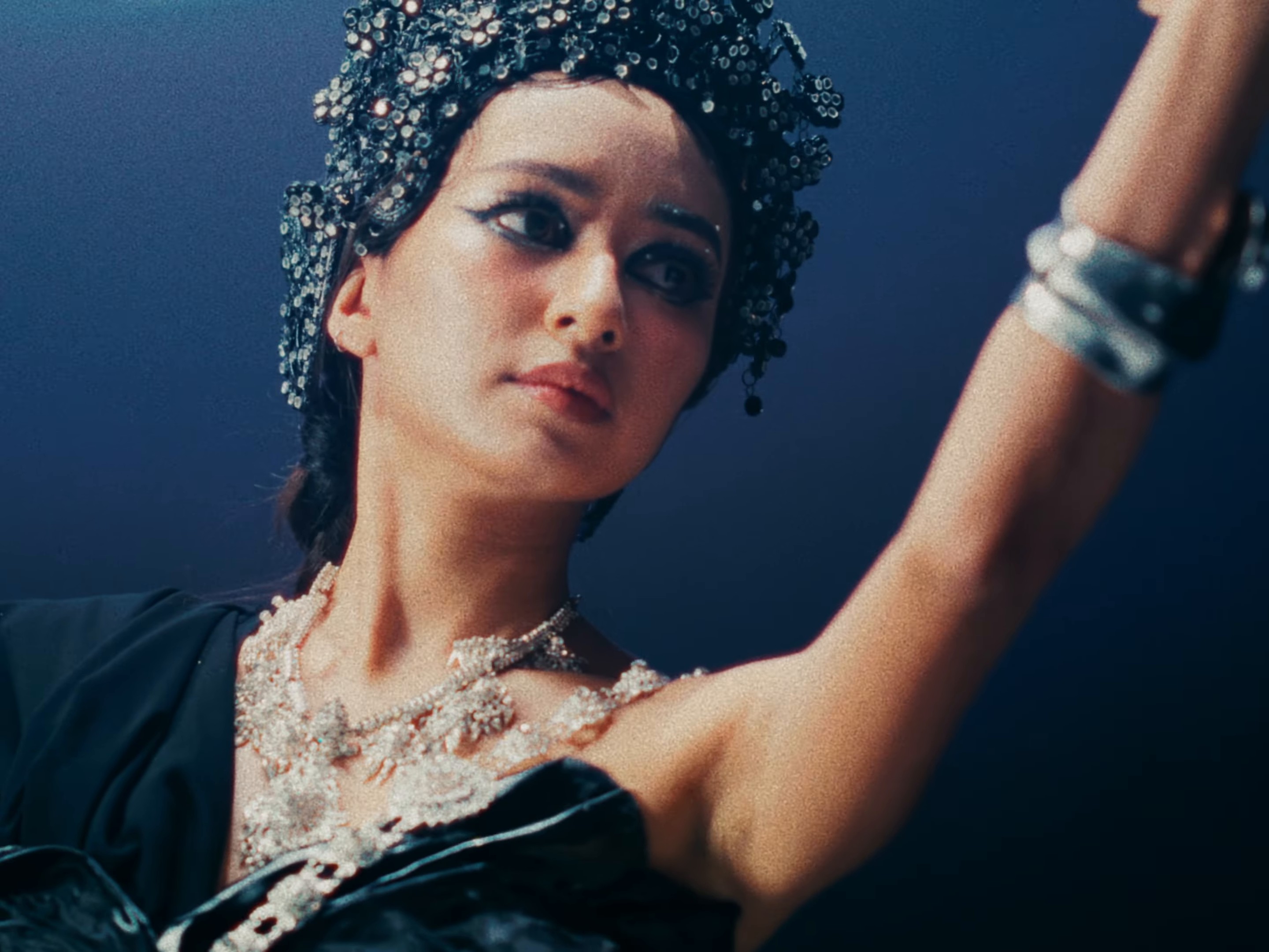 Aoeng Aoey (2024) —  shot,  lighting