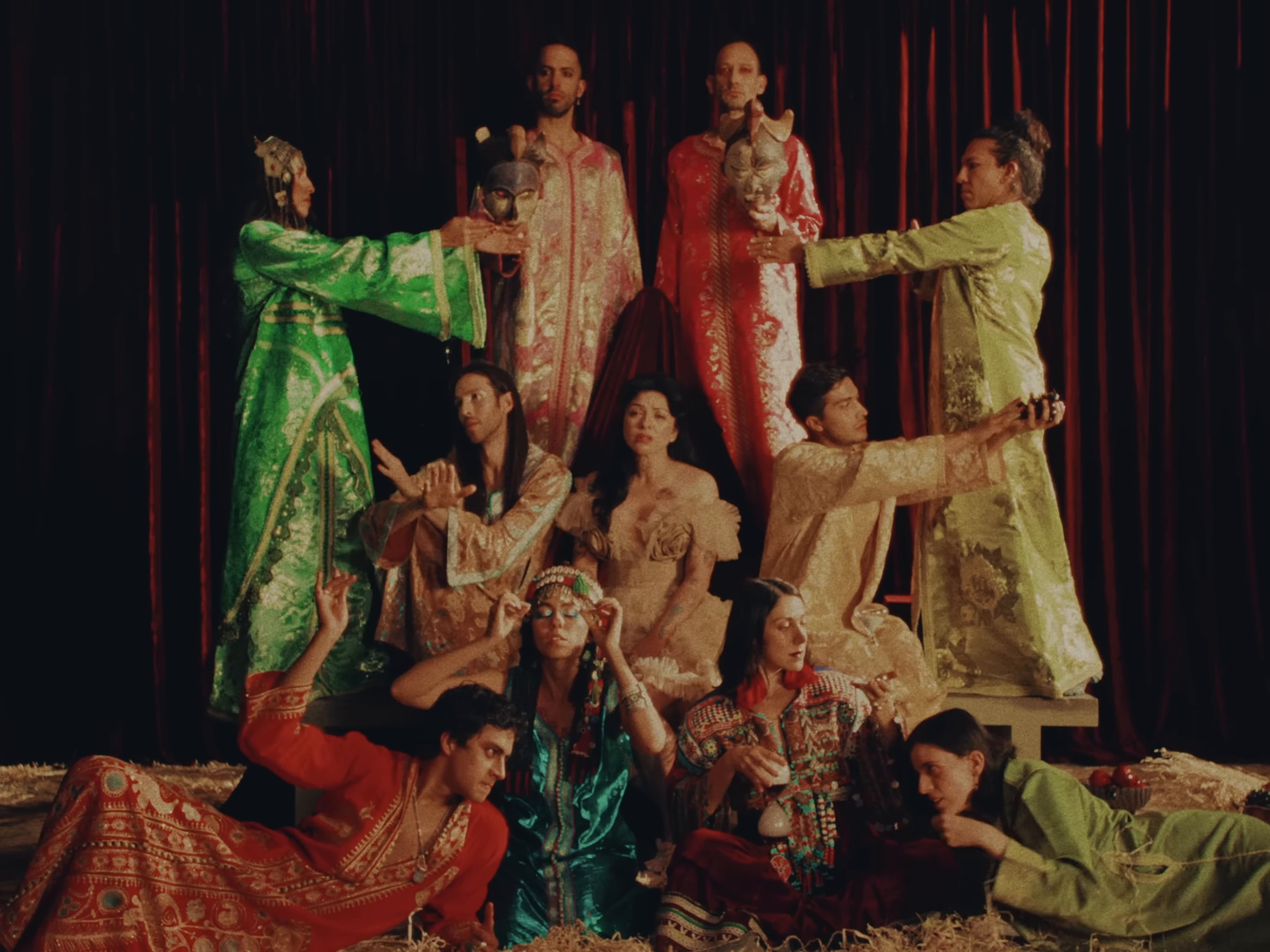 Levítico 20:9 (2024) —  shot,  lighting