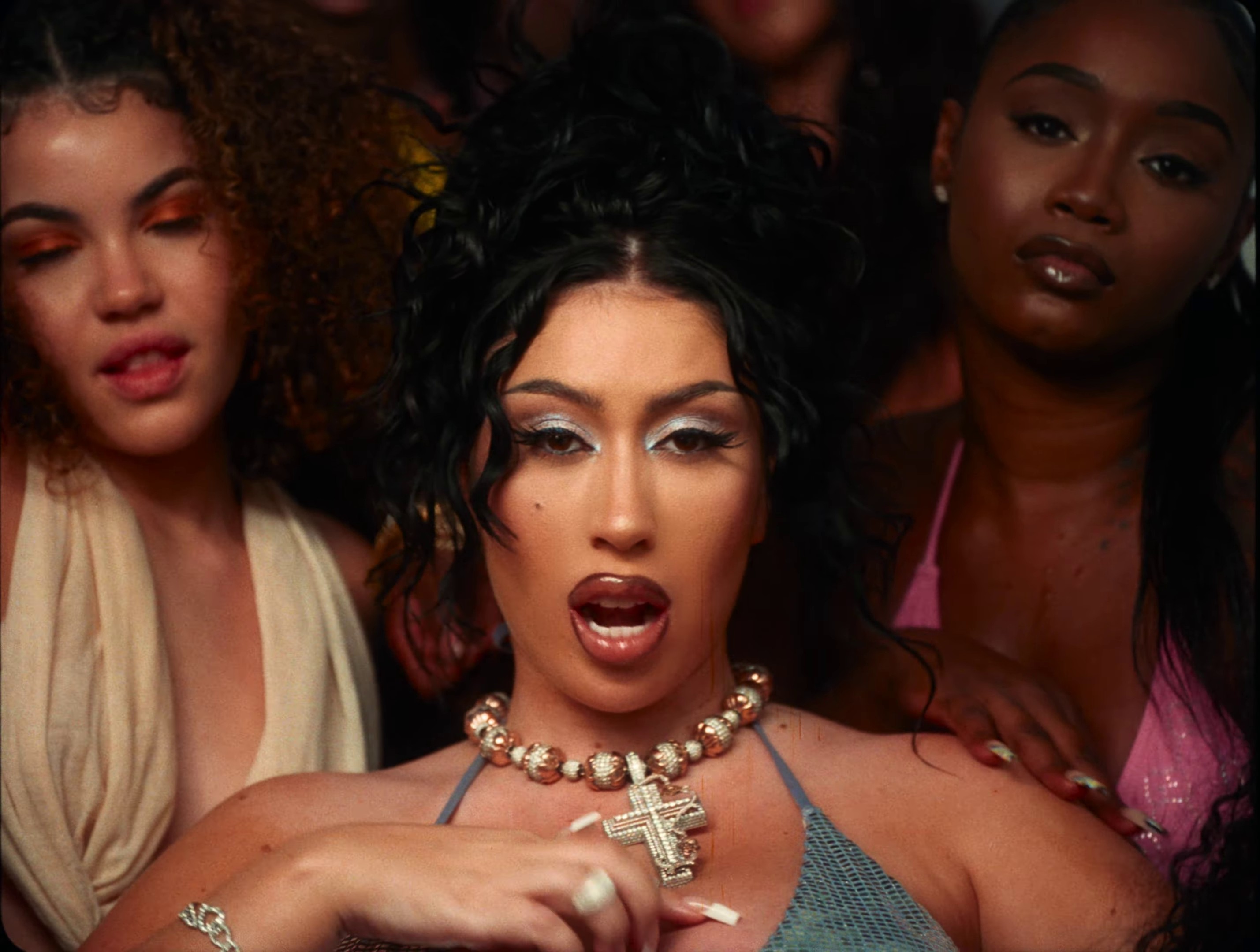 Labios Mordidos (2023) —  shot,  lighting