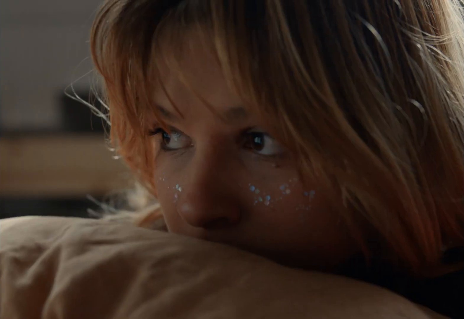 Dom musi mieć przestrzeń dla zrozumienia (2024) —  shot,  lighting