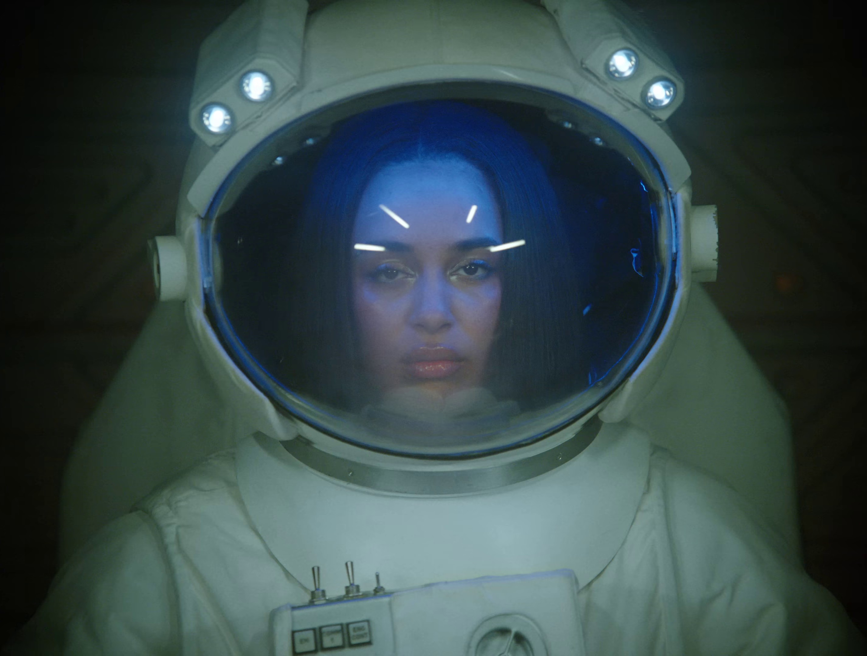 Falling or flying (2023) —  shot,  lighting