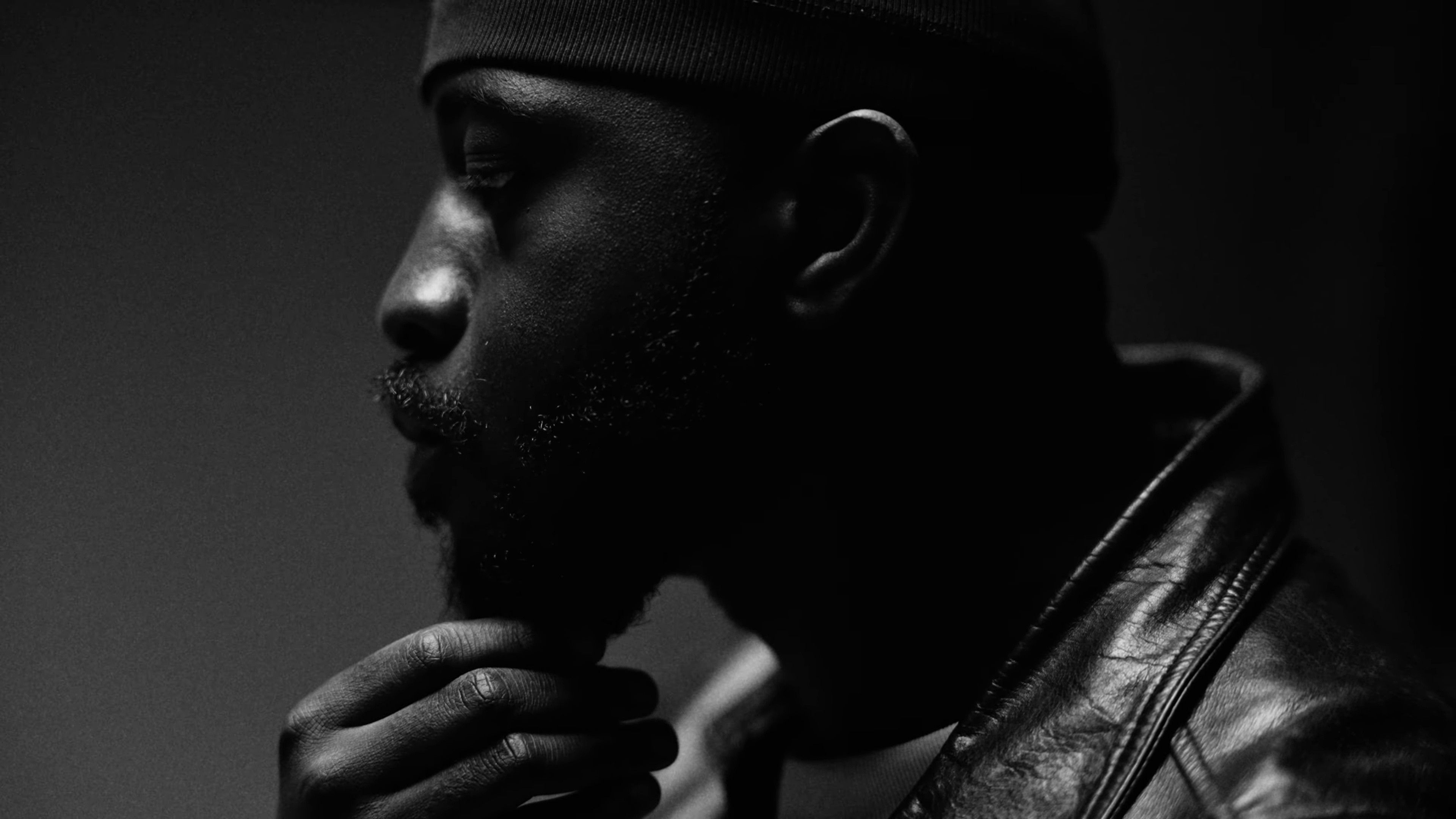 UNE GRENADE OU UN FRUIT ? (2025) —  shot,  lighting