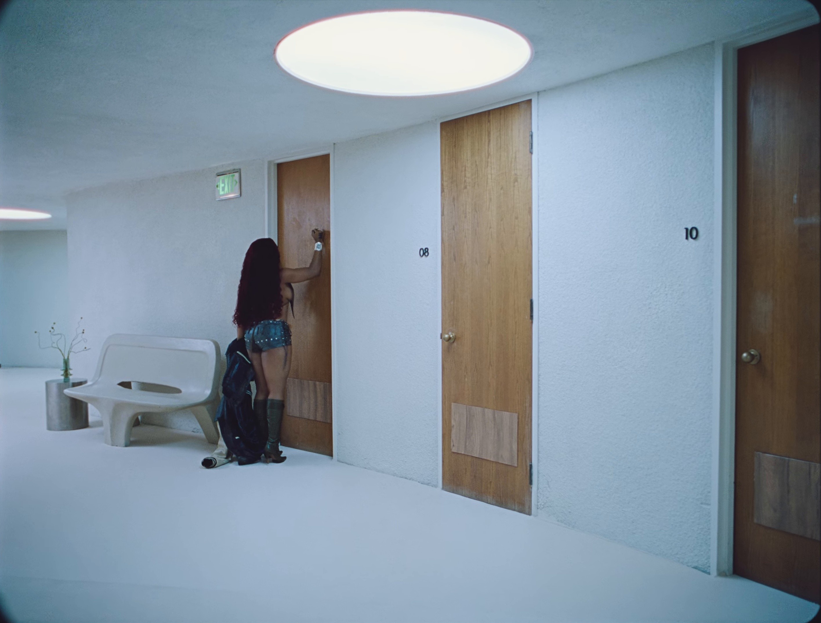 luther (2025) —  shot,  lighting