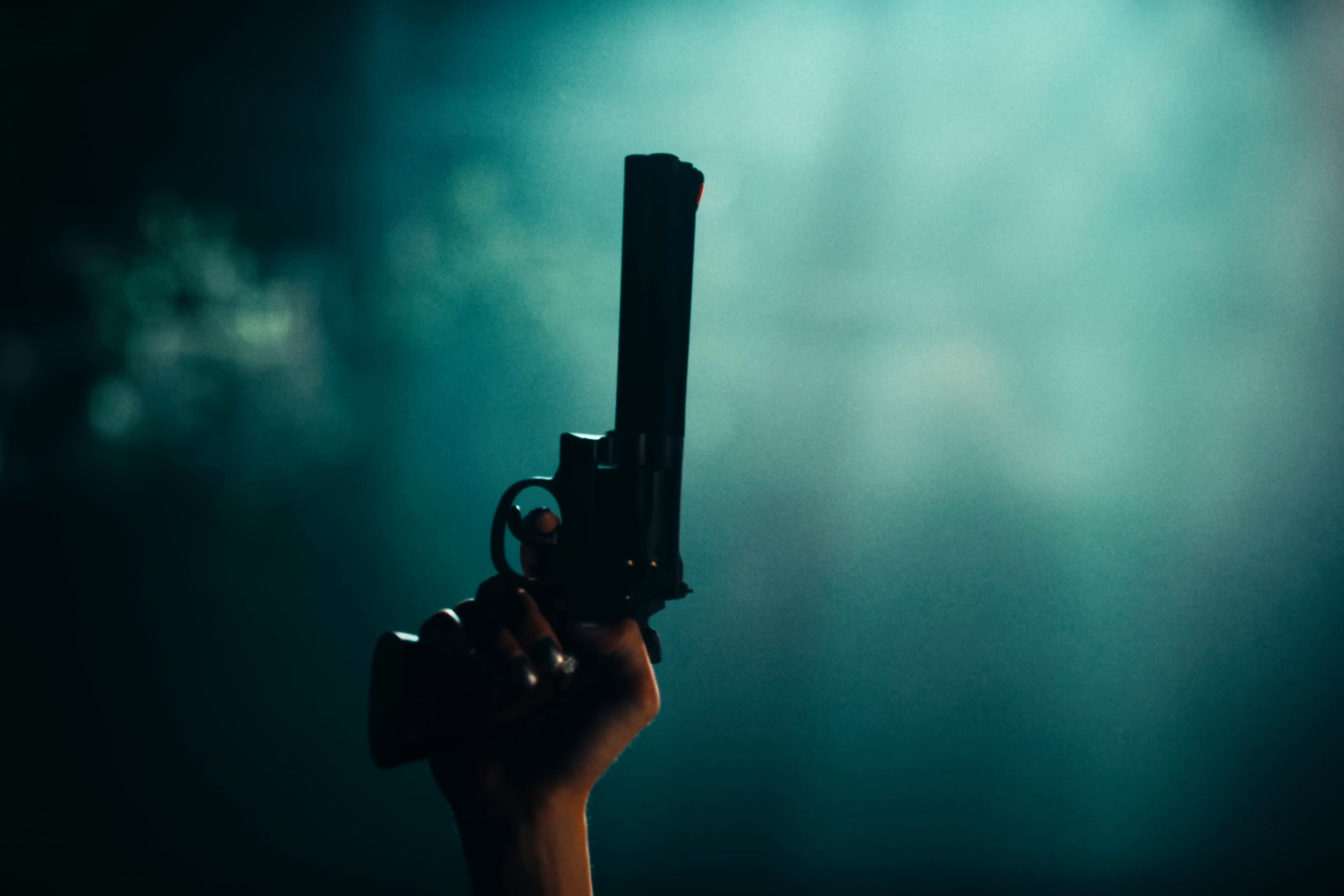 「撃って」("Break Out") (2025) —  shot,  lighting