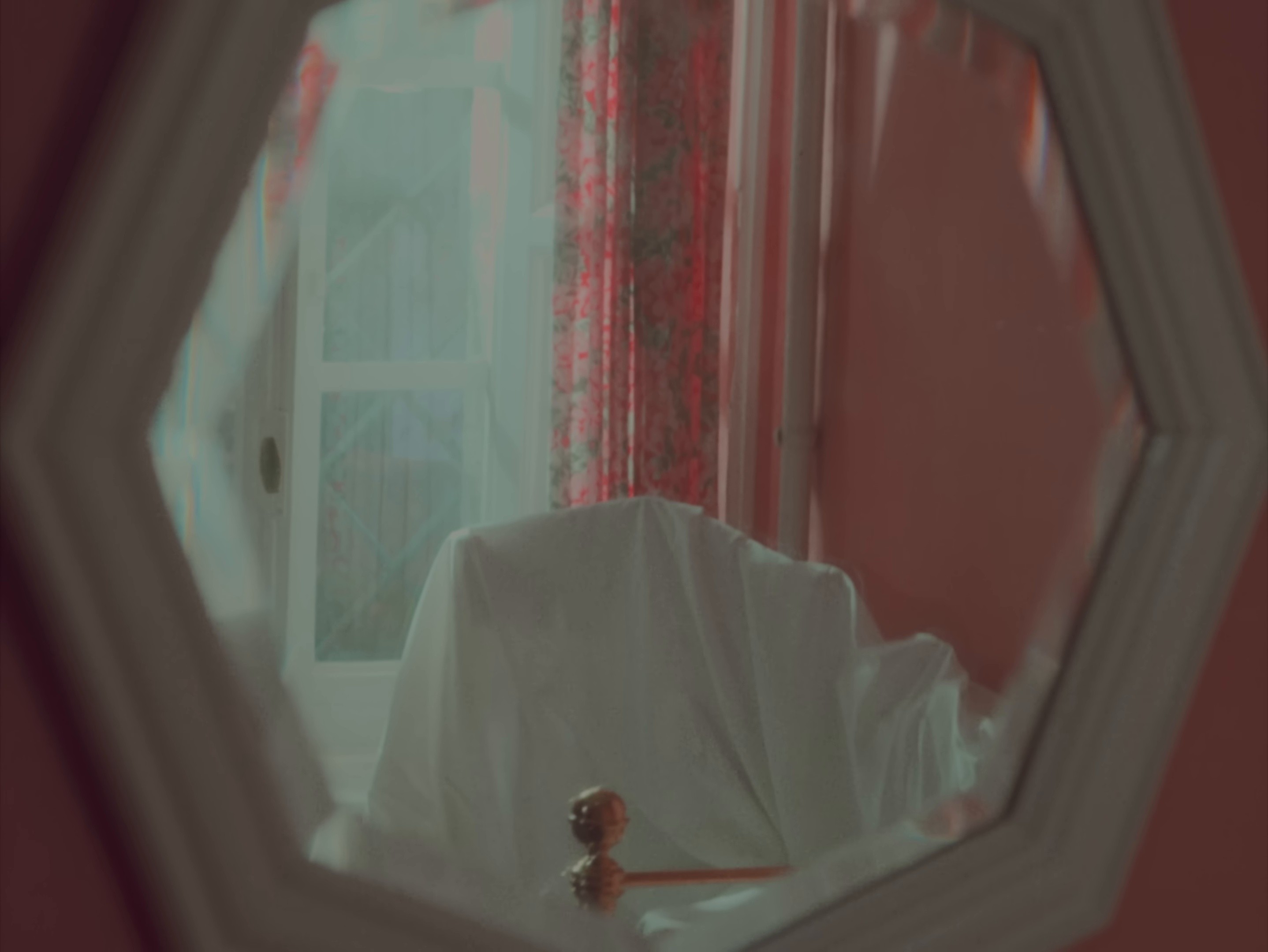 Palmas Y Desamores (2024) —  shot,  lighting