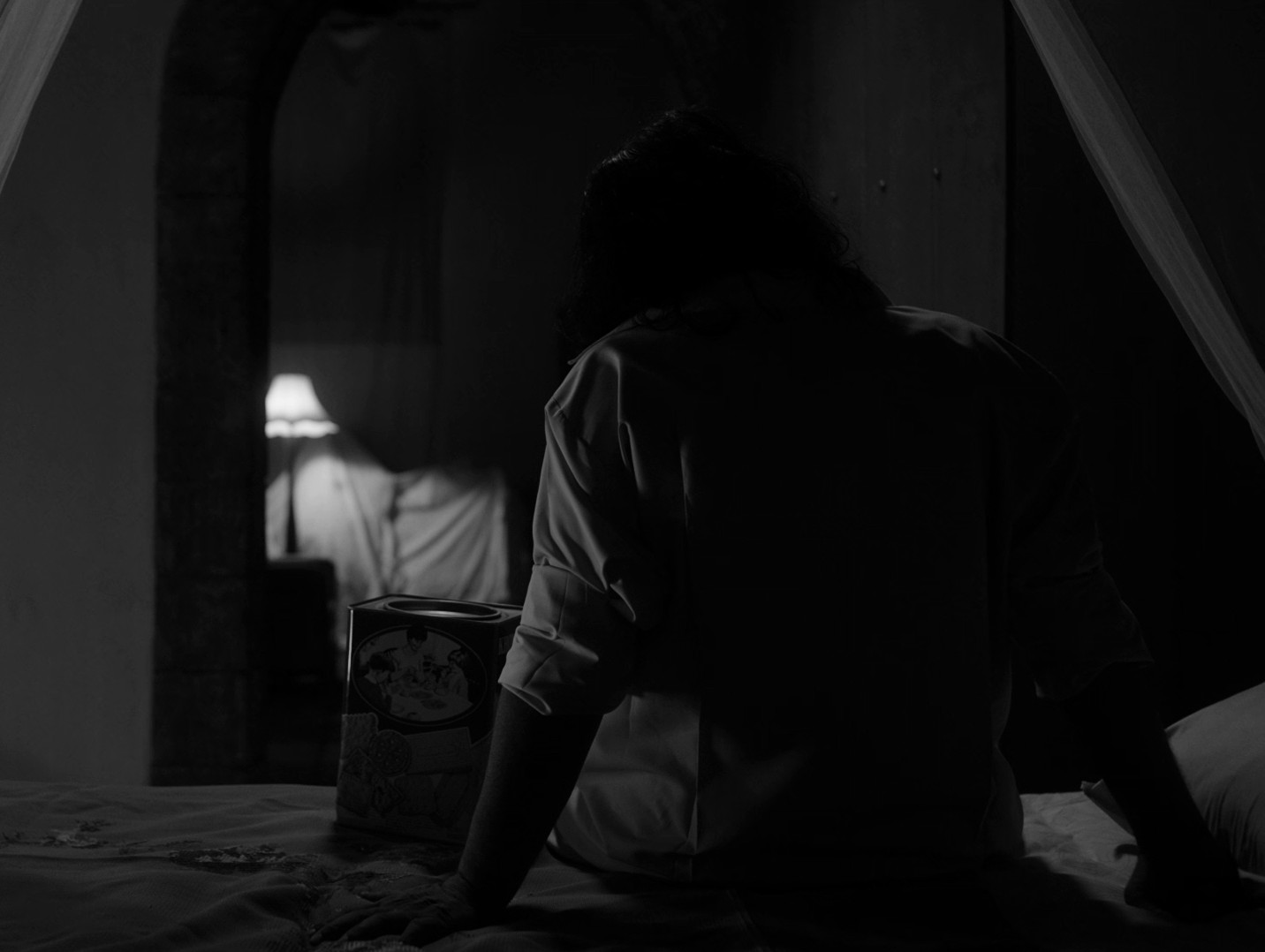 The Science of Fictions (2020) —  shot,  lighting