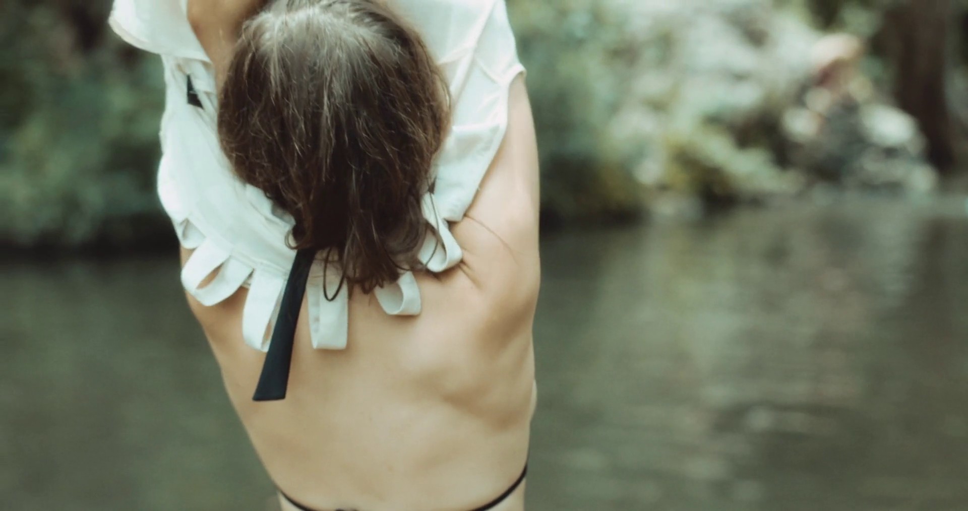 Left Hand Free (2014) —  shot,  lighting