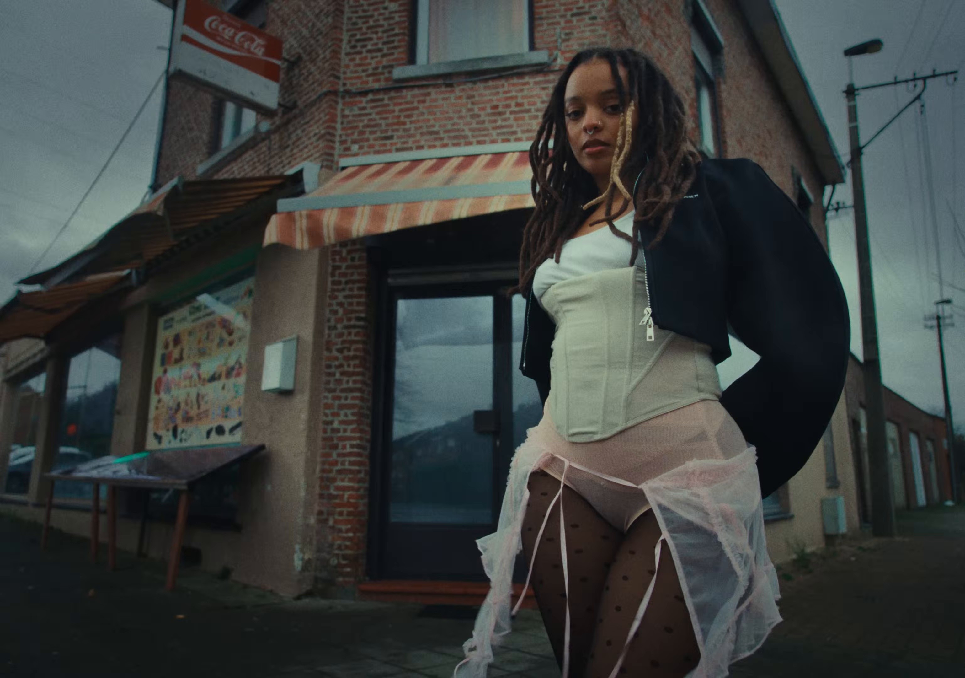 Plastique (2024) —  shot,  lighting