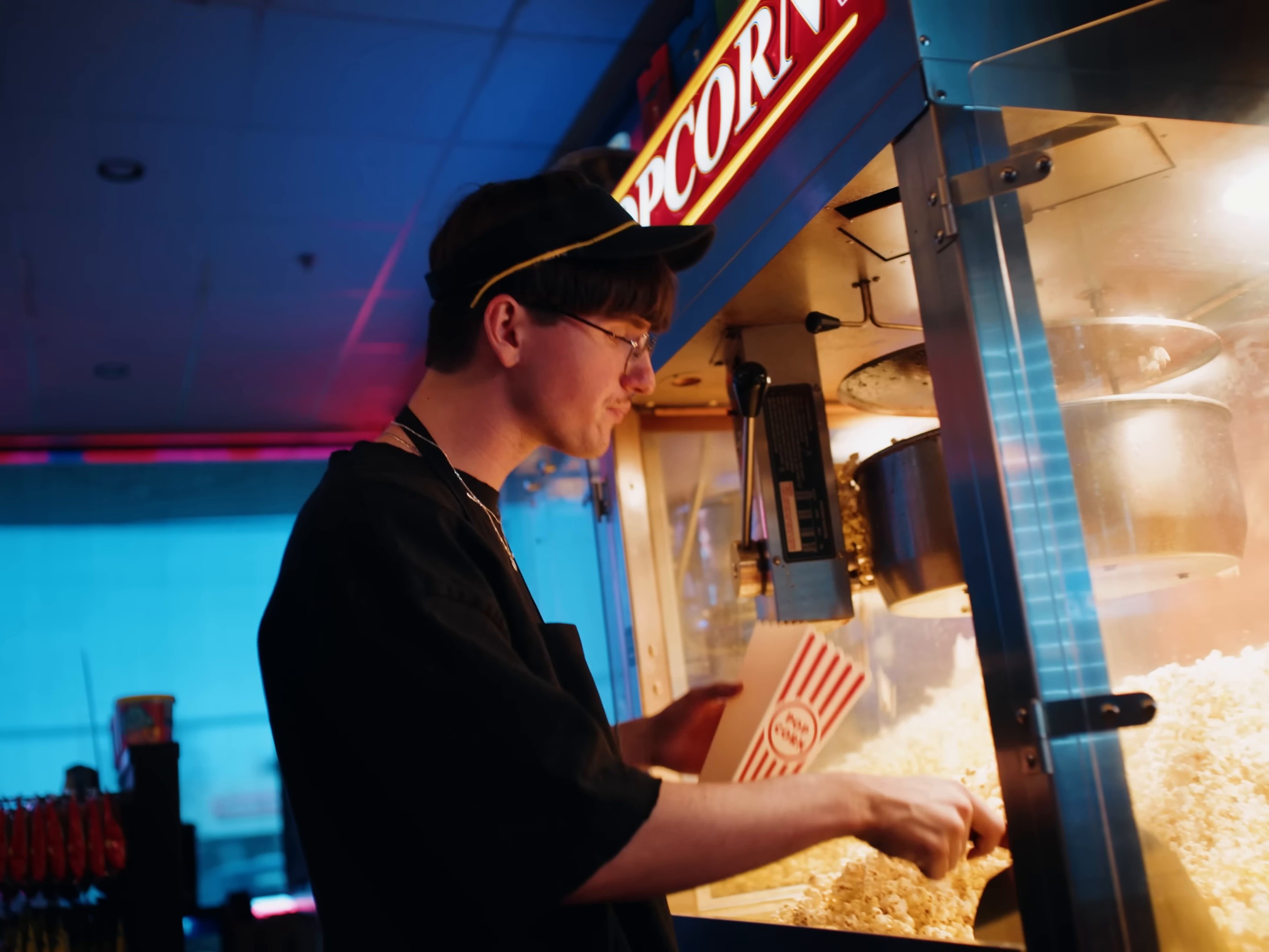 Honnêtement (2025) —  shot,  lighting