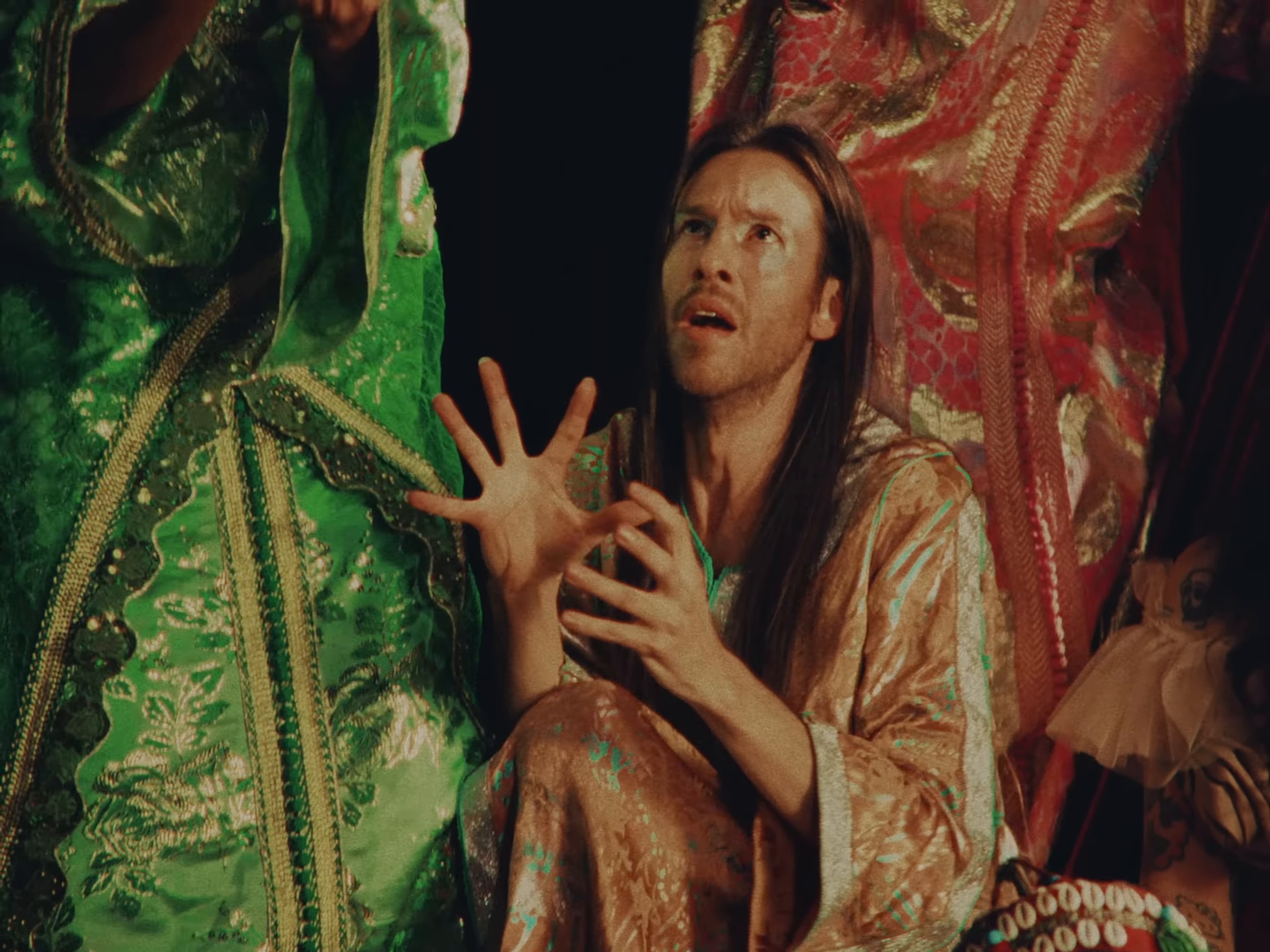 Levítico 20:9 (2024) —  shot,  lighting