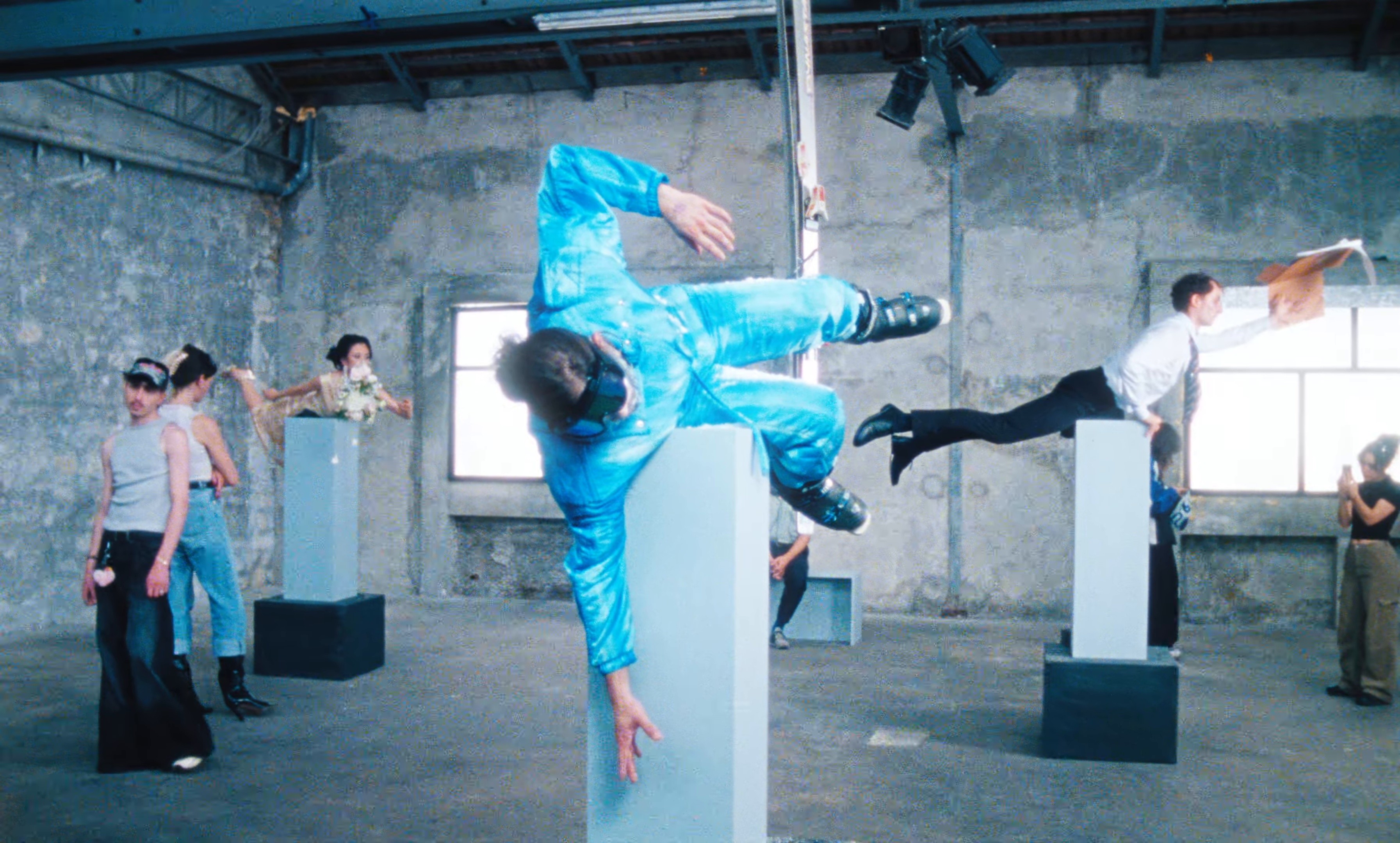 Le Vide (2025) —  shot,  lighting