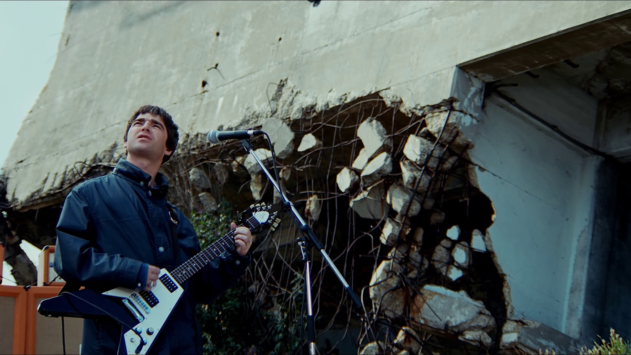 D'you know what I mean  (2016) —  shot,  lighting