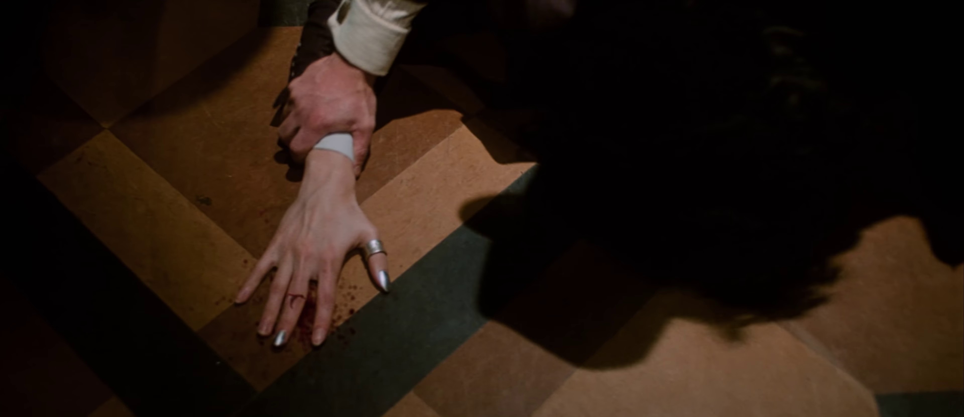 Cirque  (2021) —  shot,  lighting