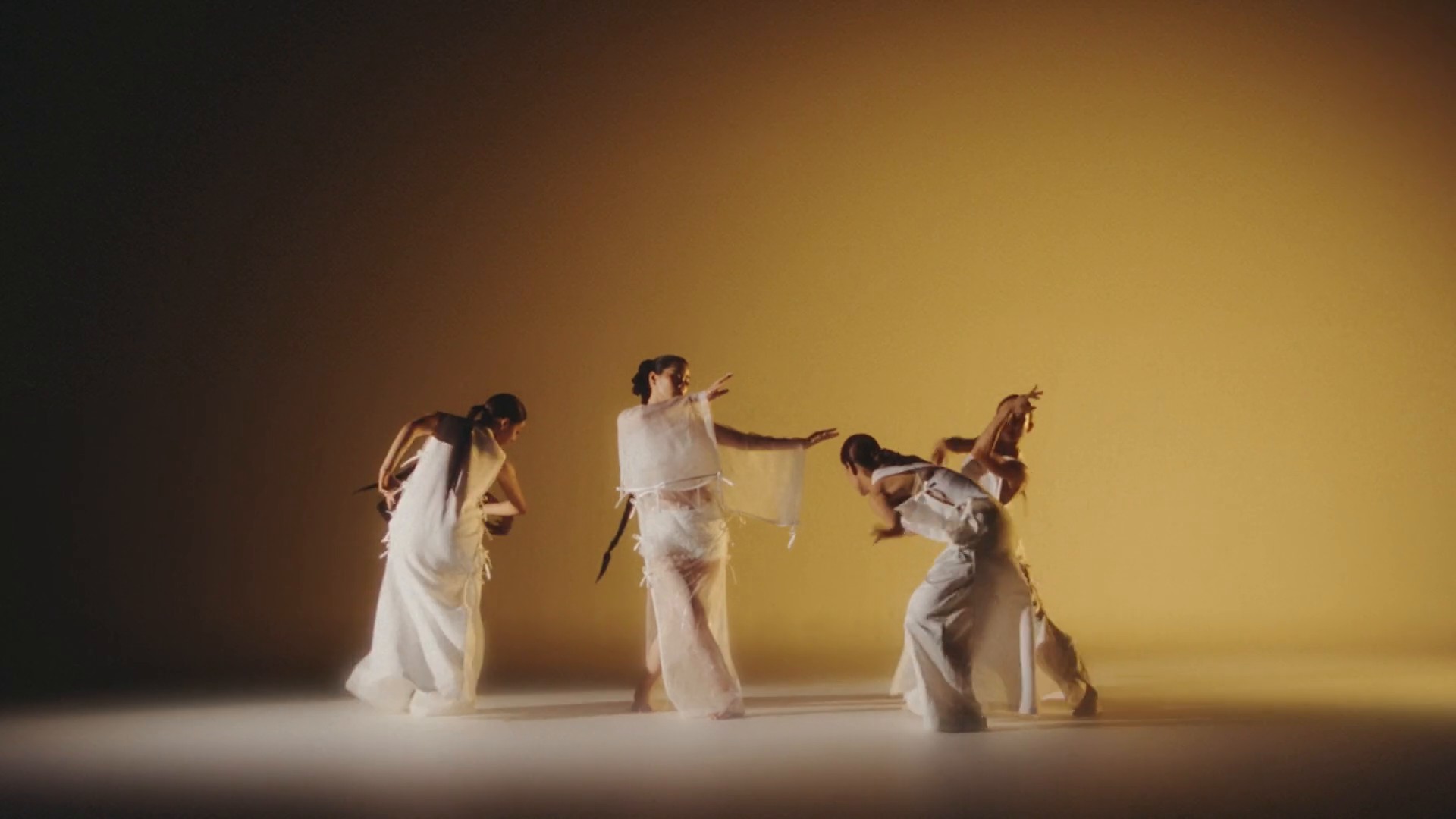 [DIR+DP] PANPURI | HEAVEN MOON OSMANTHUS (2024) —  shot,  lighting