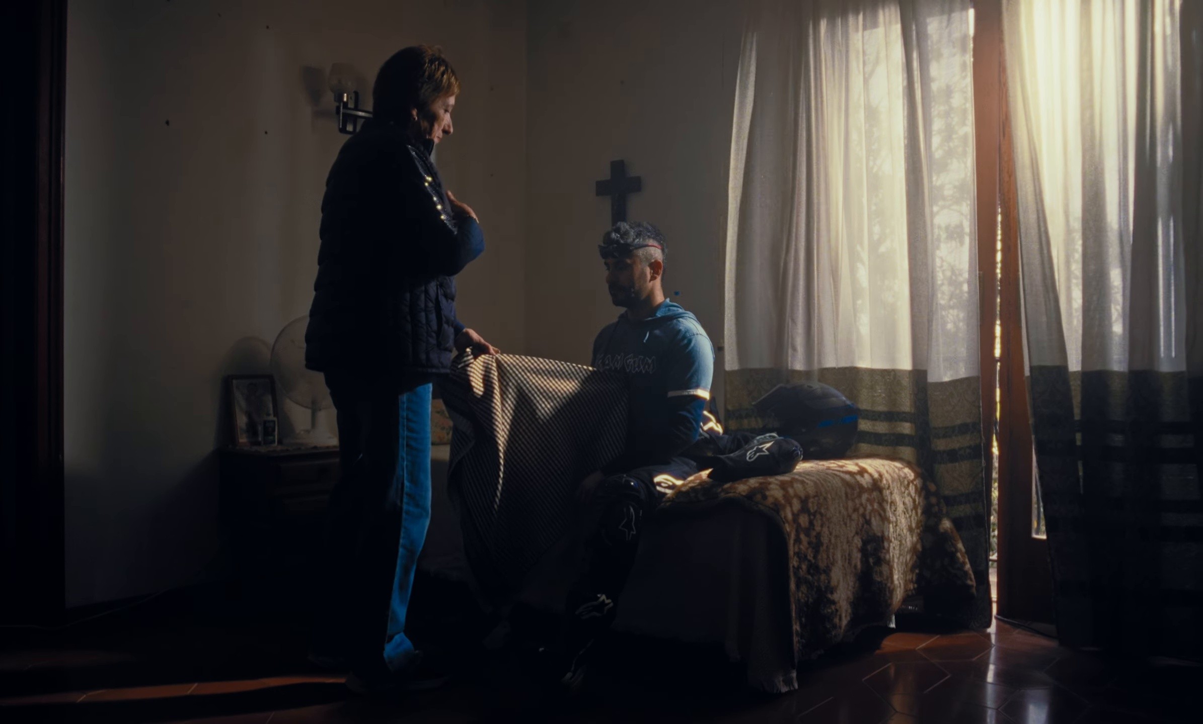 PATRONA  (2025) —  shot,  lighting