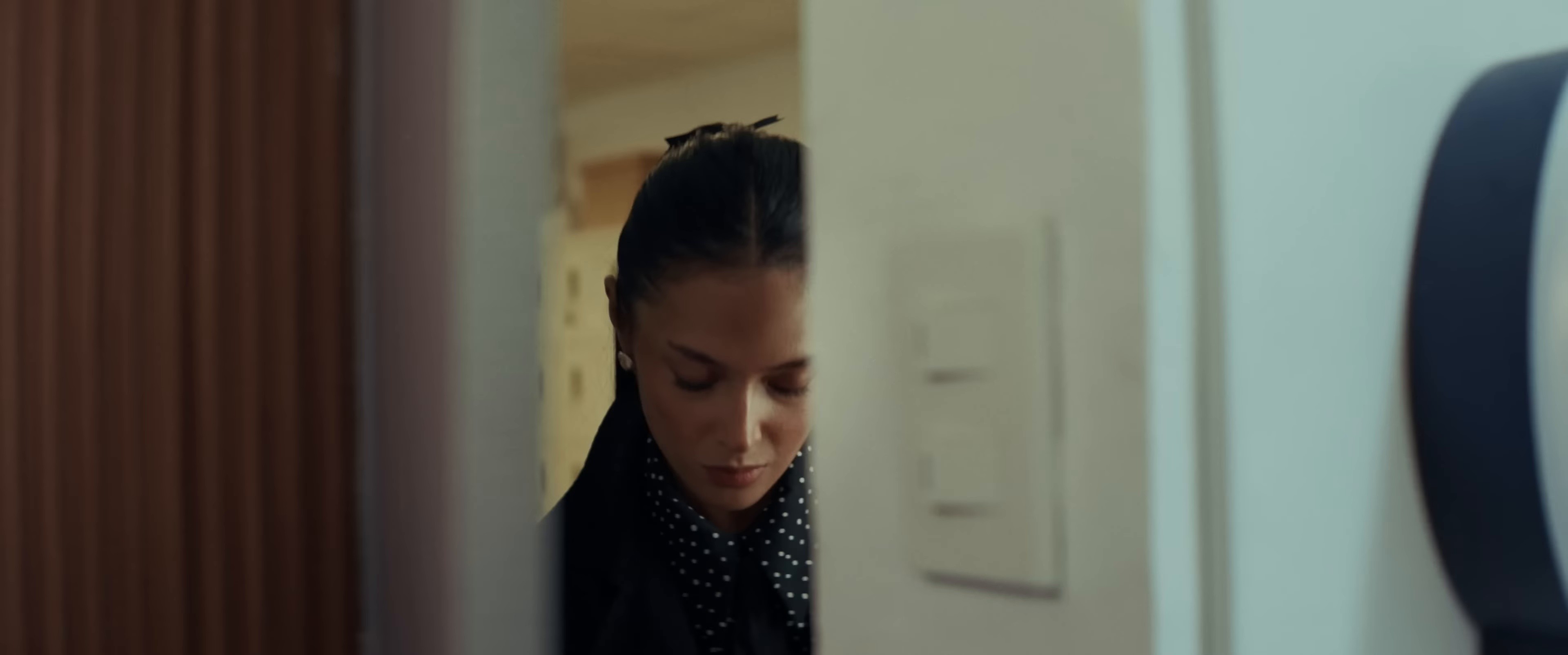 Ms. Pakipot (2025) —  shot,  lighting