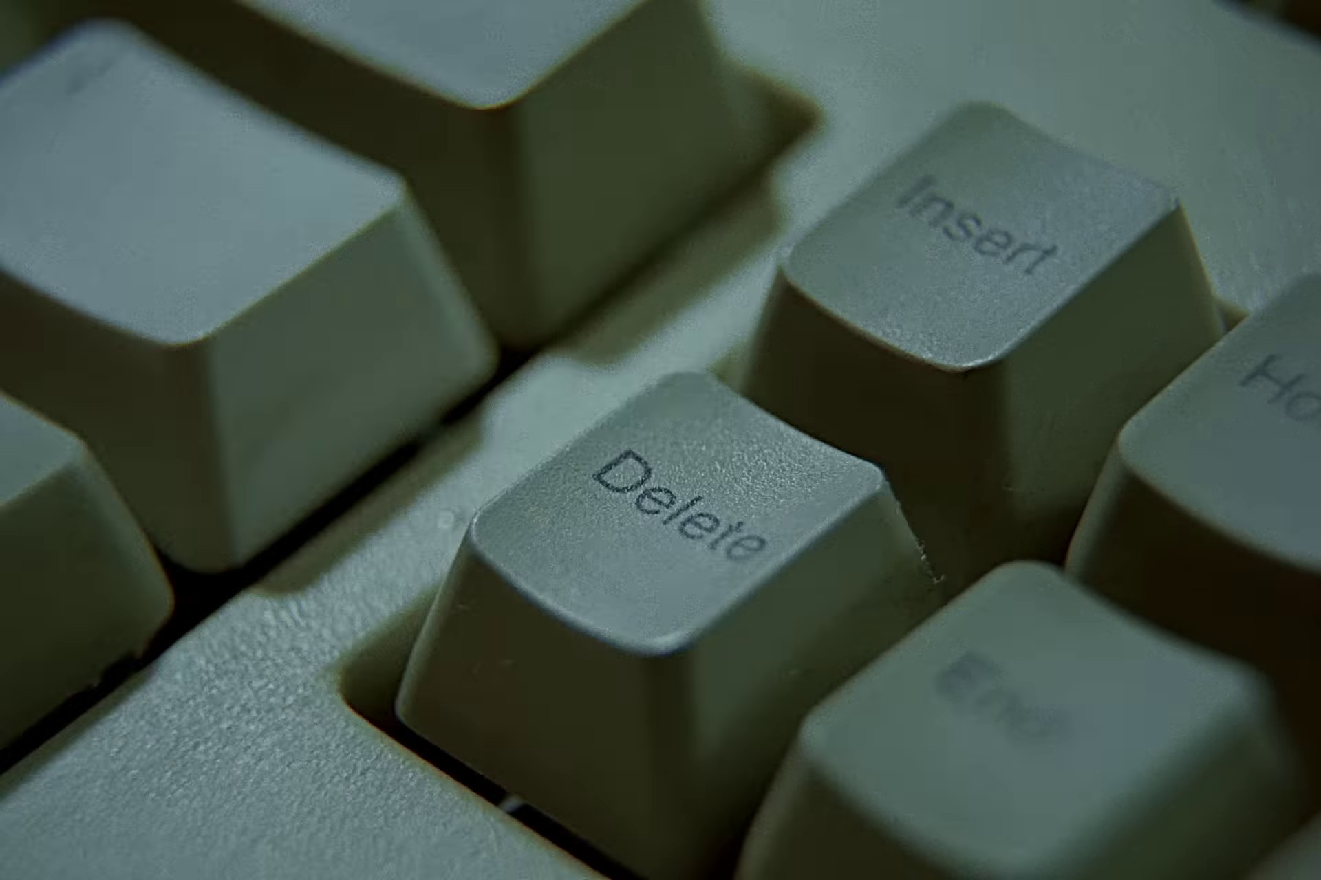 Breathe in breathe out (2023) —  shot,  lighting