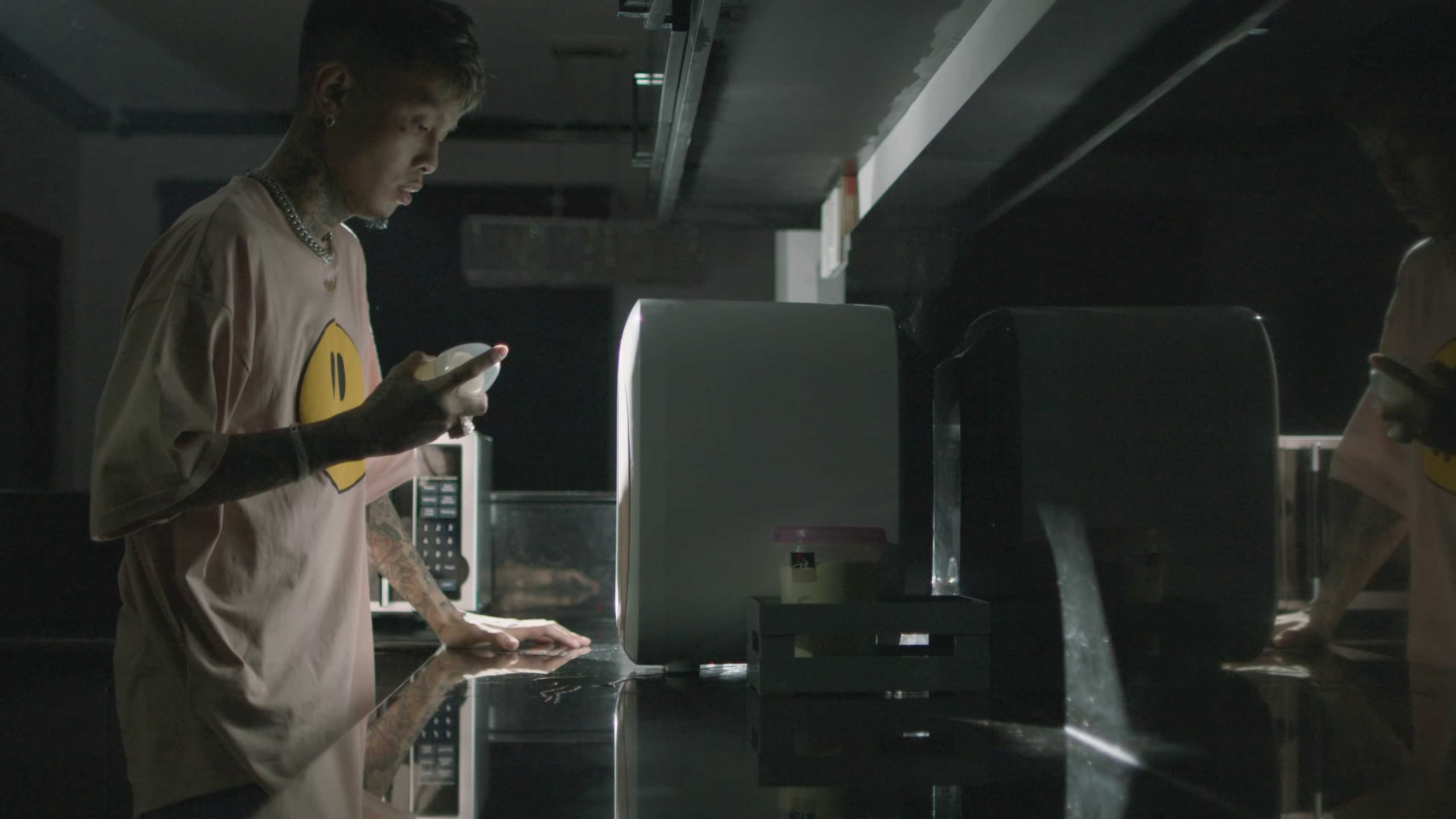 Lagi (2021) —  shot,  lighting