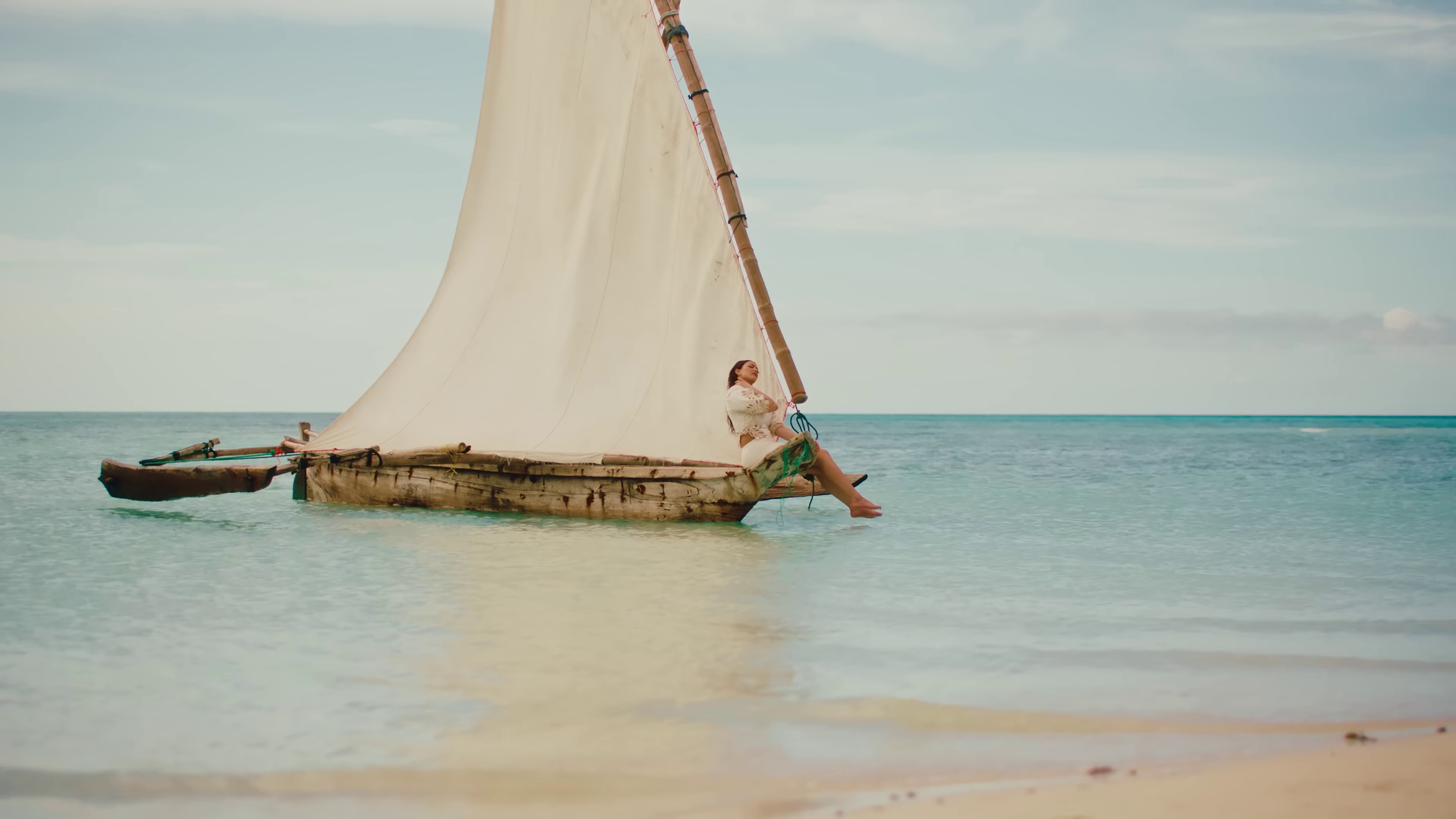 Pourquoi pas  (2022) —  shot,  lighting