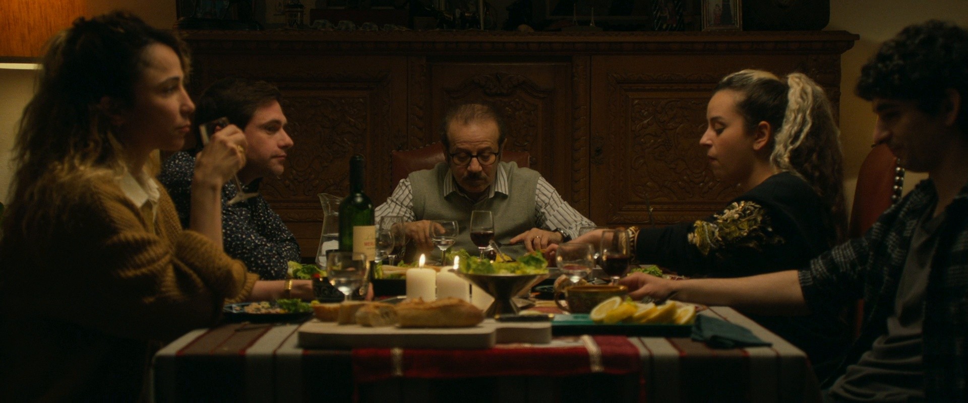 Six pieds sur Terre (2024) —  shot,  lighting