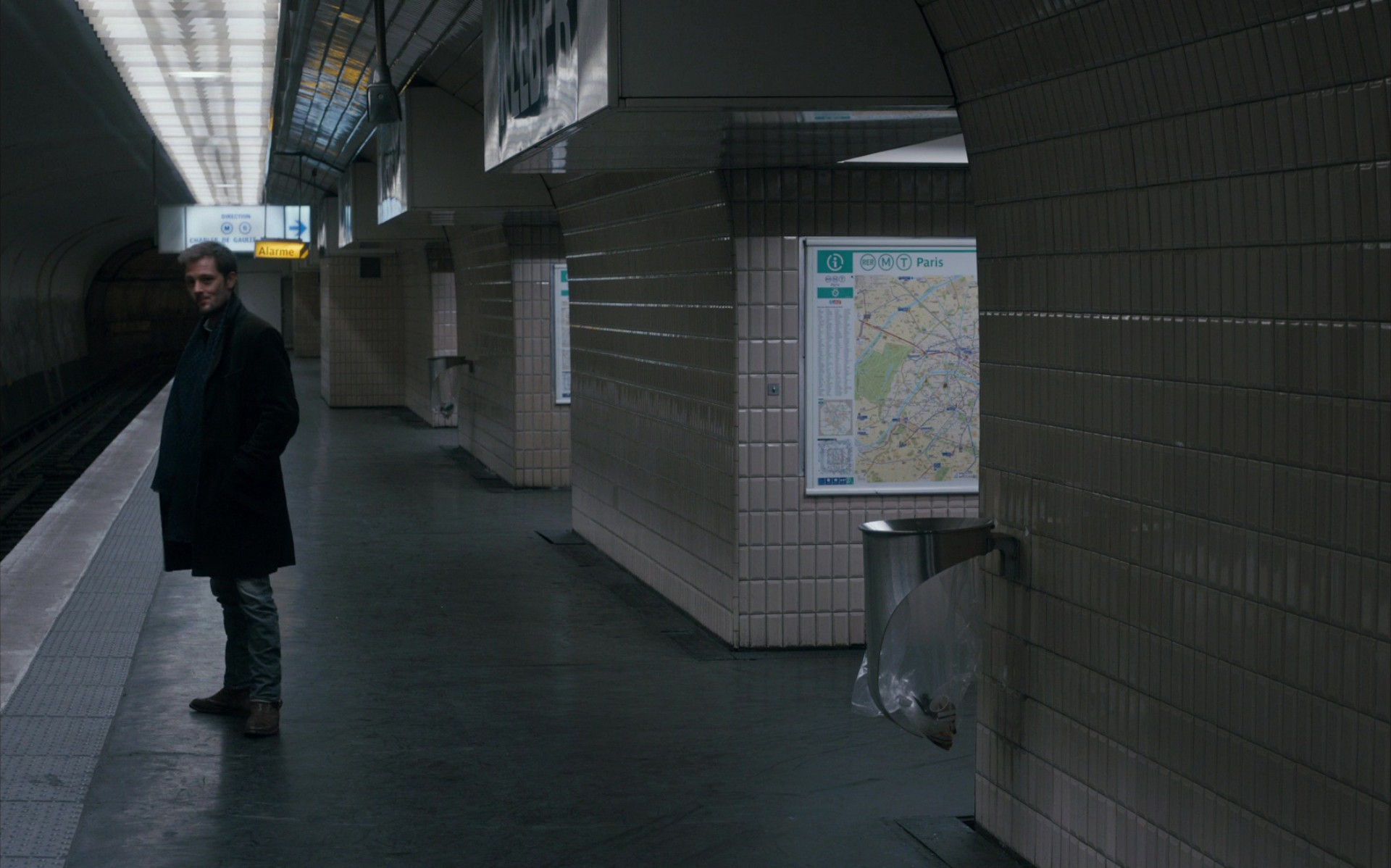 Let the Sunshine In (2017) —  shot,  lighting