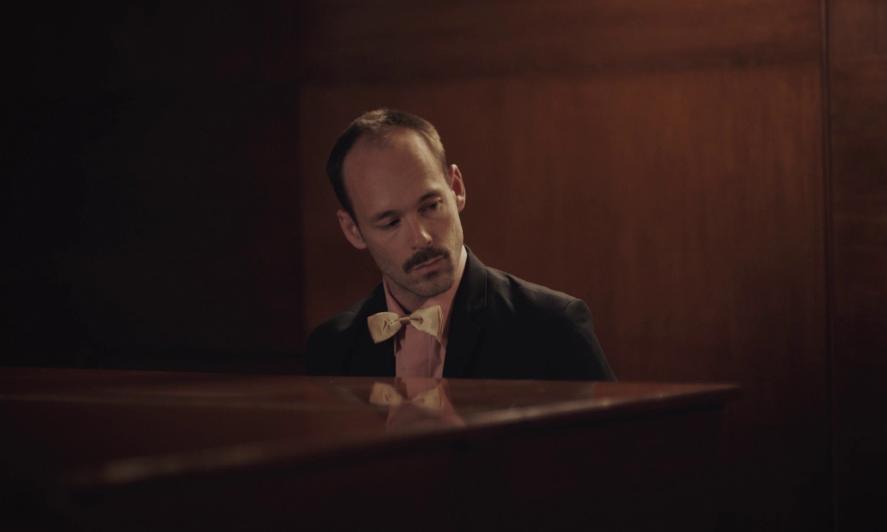 Azor (2021) —  shot,  lighting