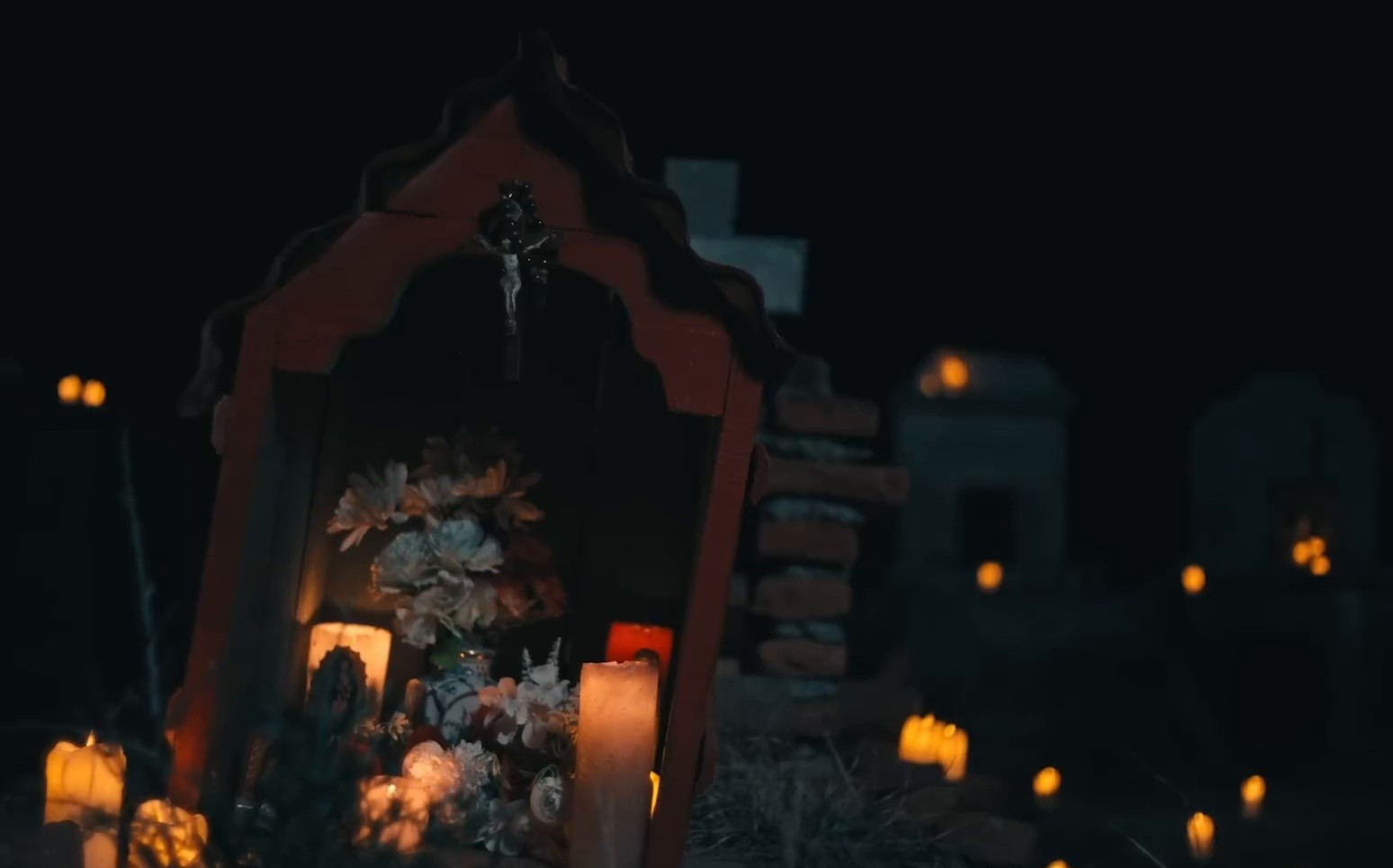 Luciérnagas (2025) —  shot,  lighting