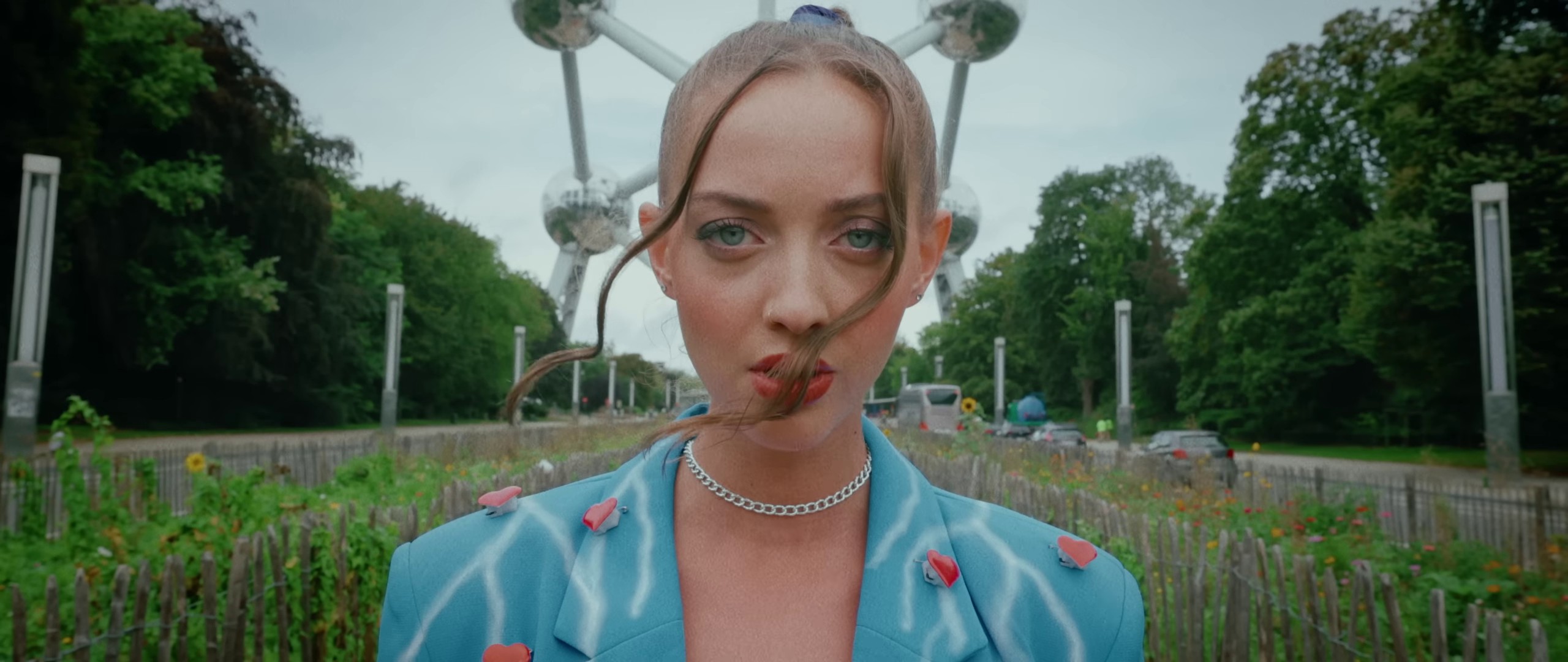 C'est marrant (2023) —  shot,  lighting