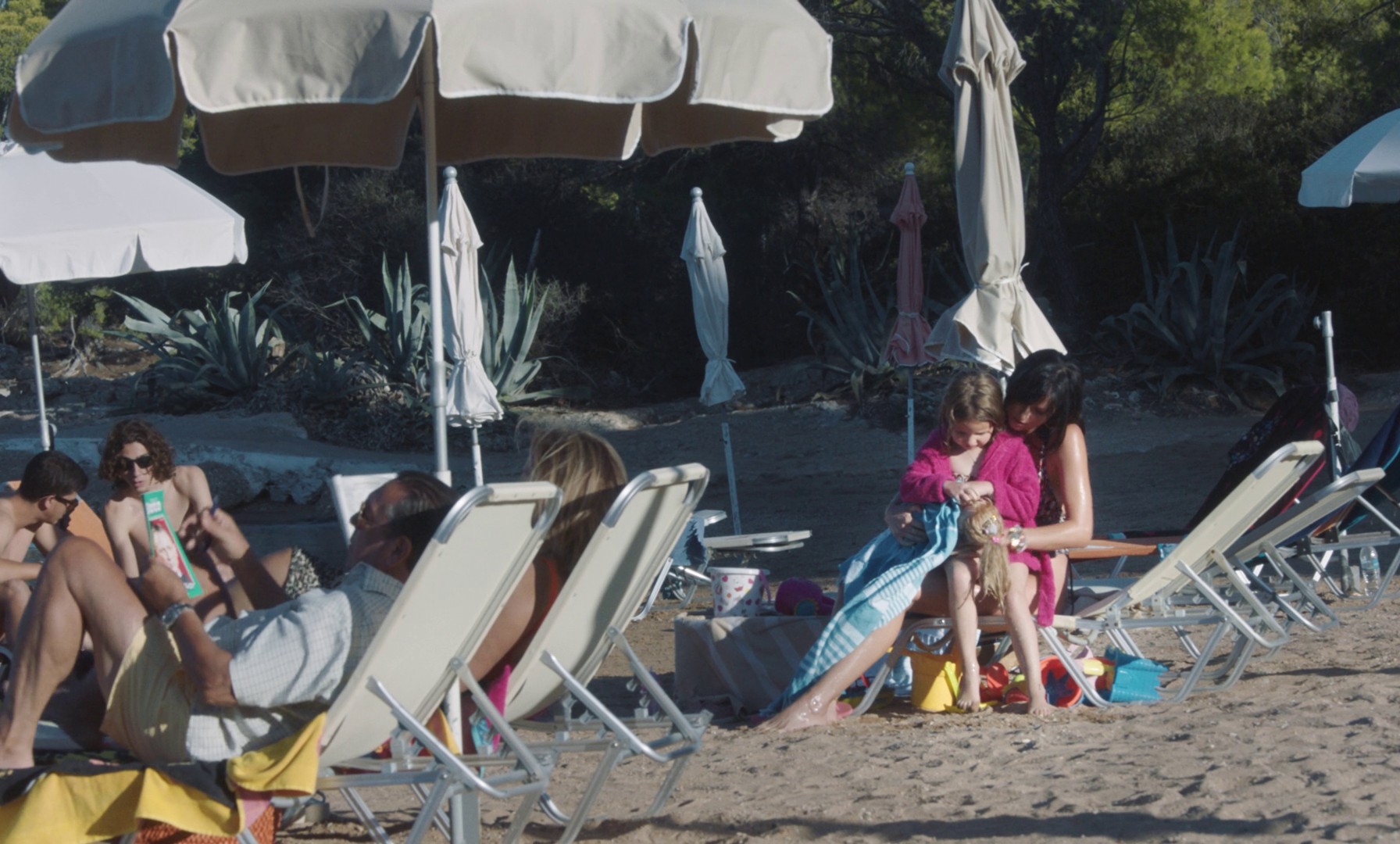 The Lost Daughter (2021) —  shot,  lighting