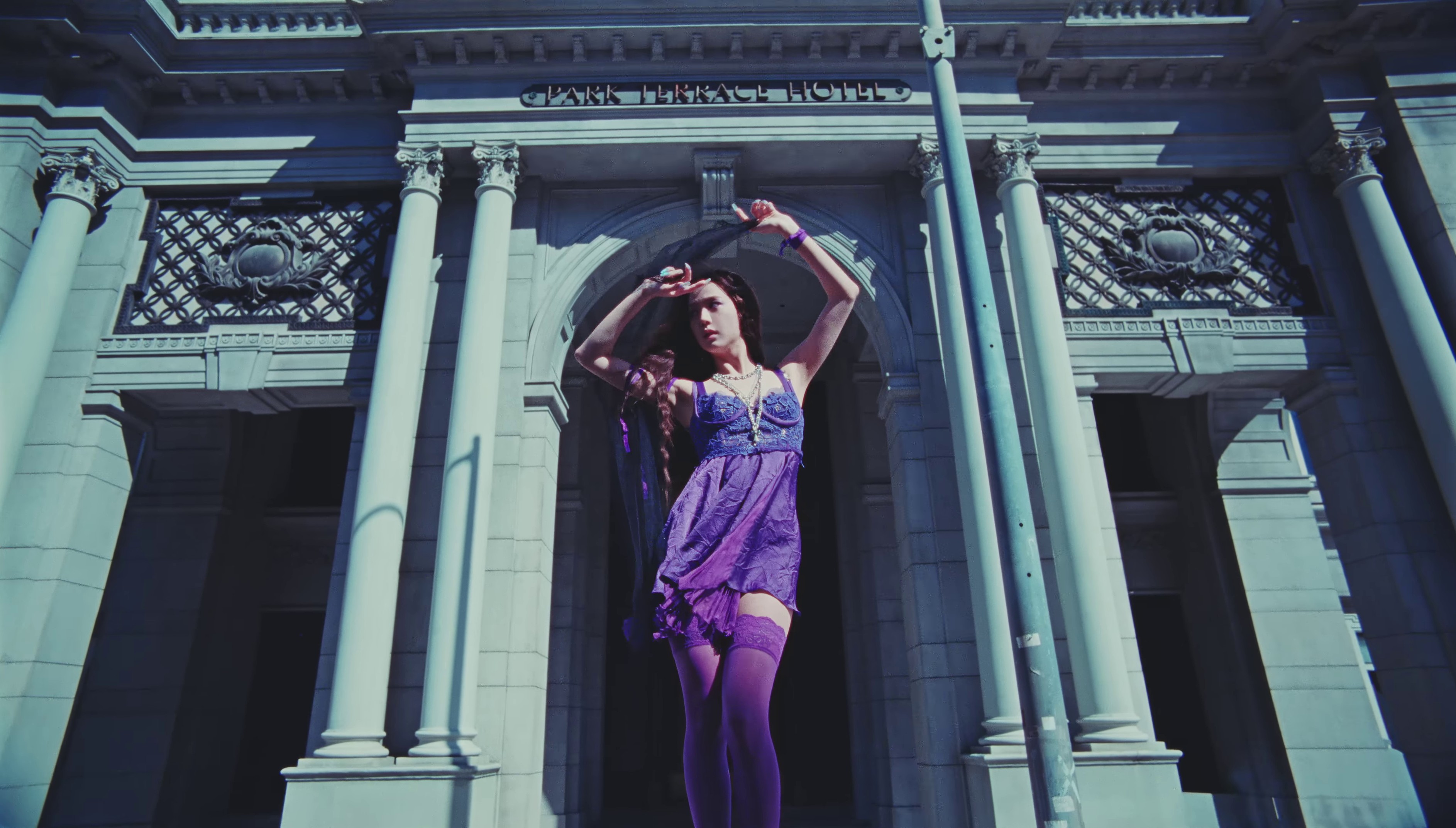 꽃(FLOWER) (2023) —  shot,  lighting