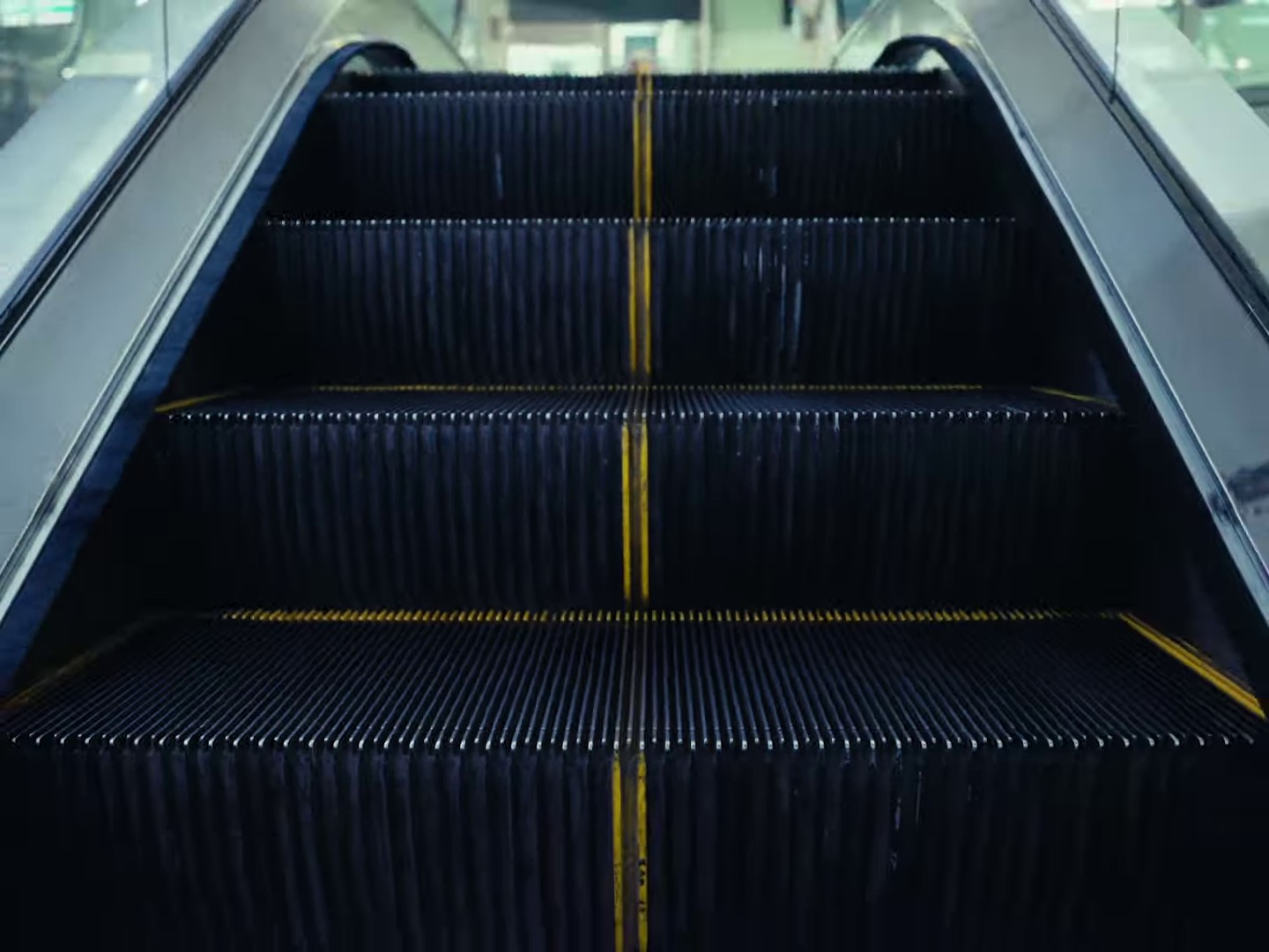 VVVIP  (2023) —  shot,  lighting